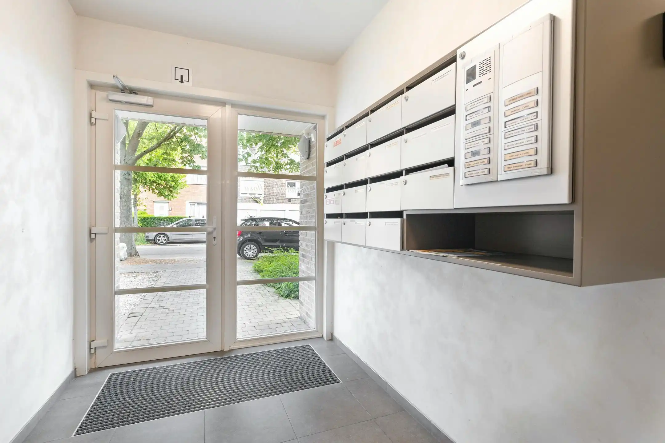 Verzorgd 2-slaapkamerappartement te koop in Kortrijk foto 11