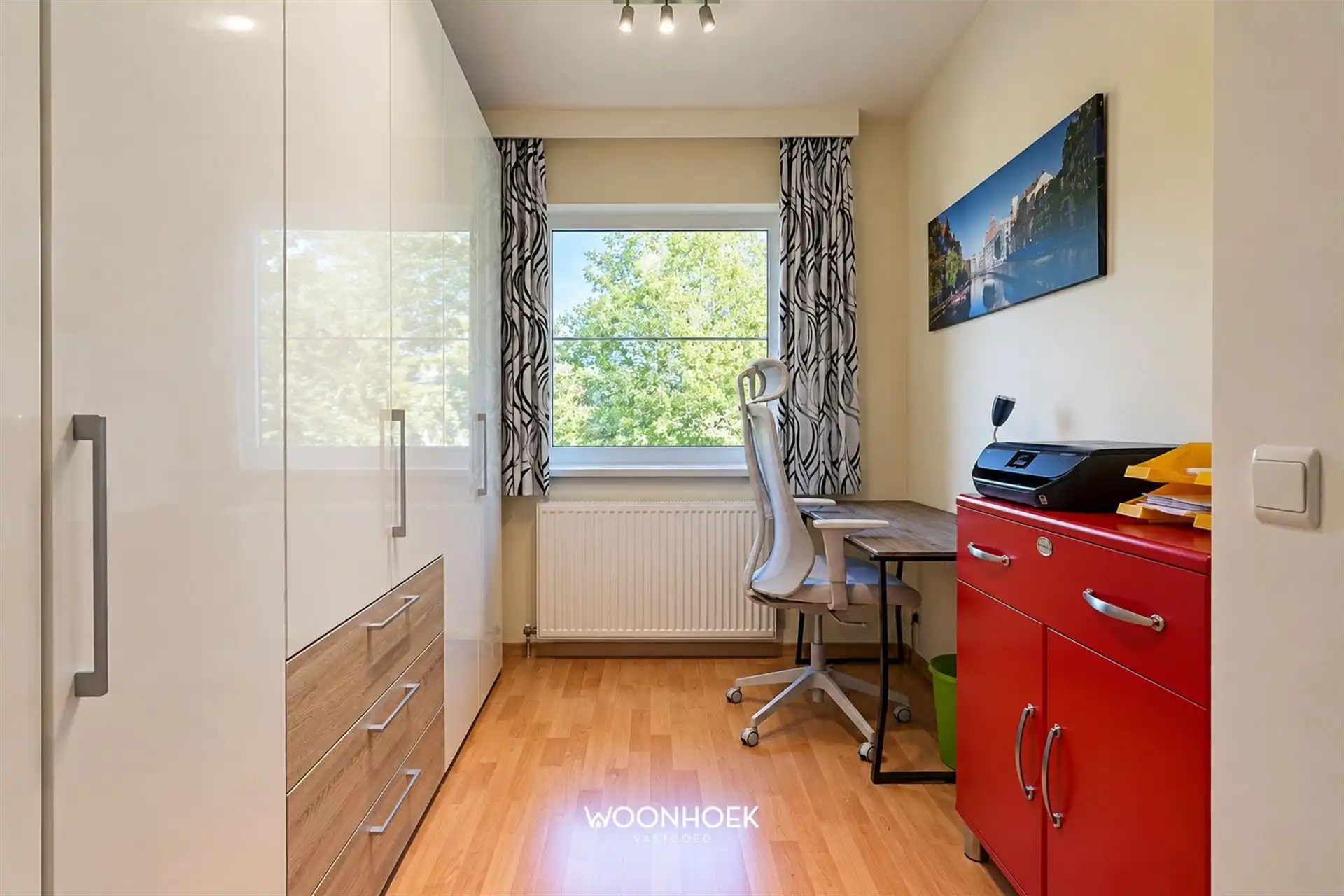 Instapklaar 2-slpk appartement met terras en staanplaats foto 12