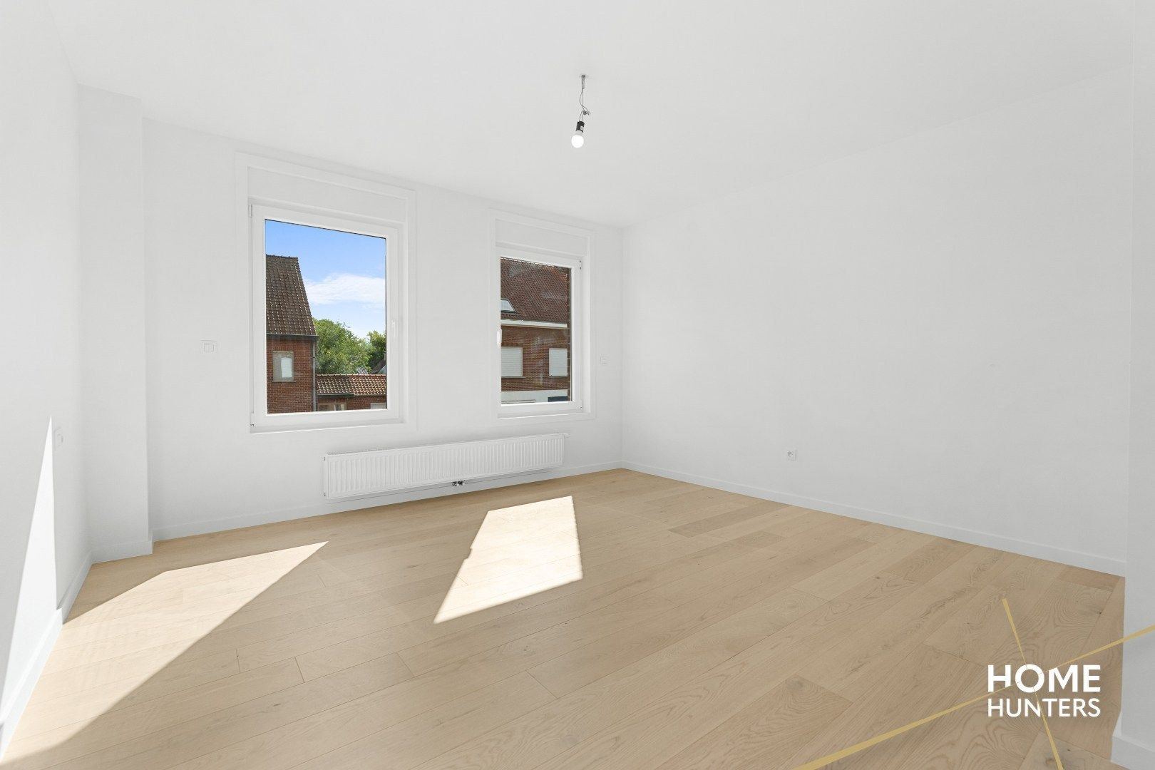 Volledig gerenoveerde woning (anno 2025) met 3 ruime slaapkamers, ruime garage + tuin te Ieper foto 11