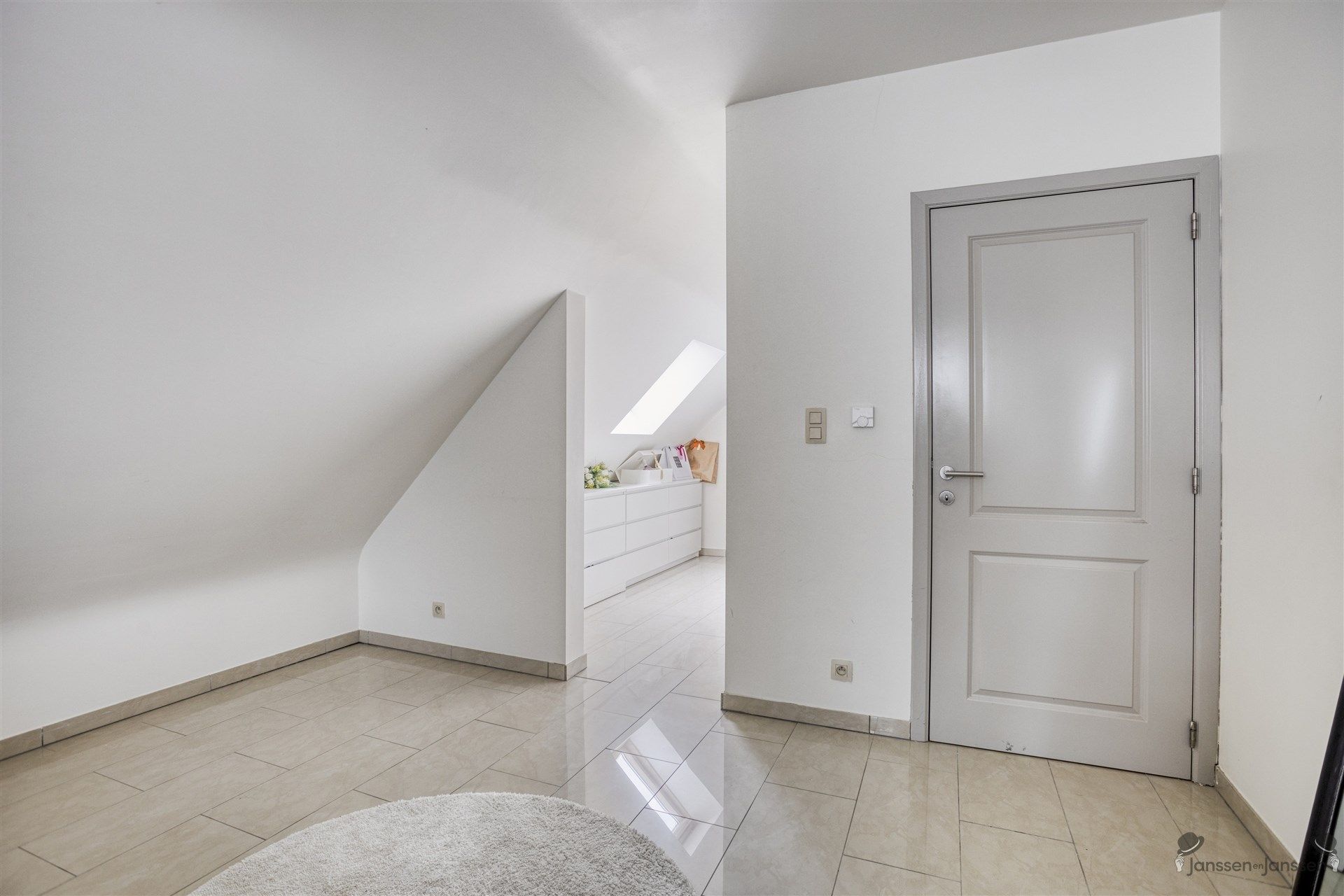 Uitzonderlijk triplex appartement van 251 m² met 5 (mogelijkheid tot 6) slaapkamers en groot terras te Leopoldsburg foto 8