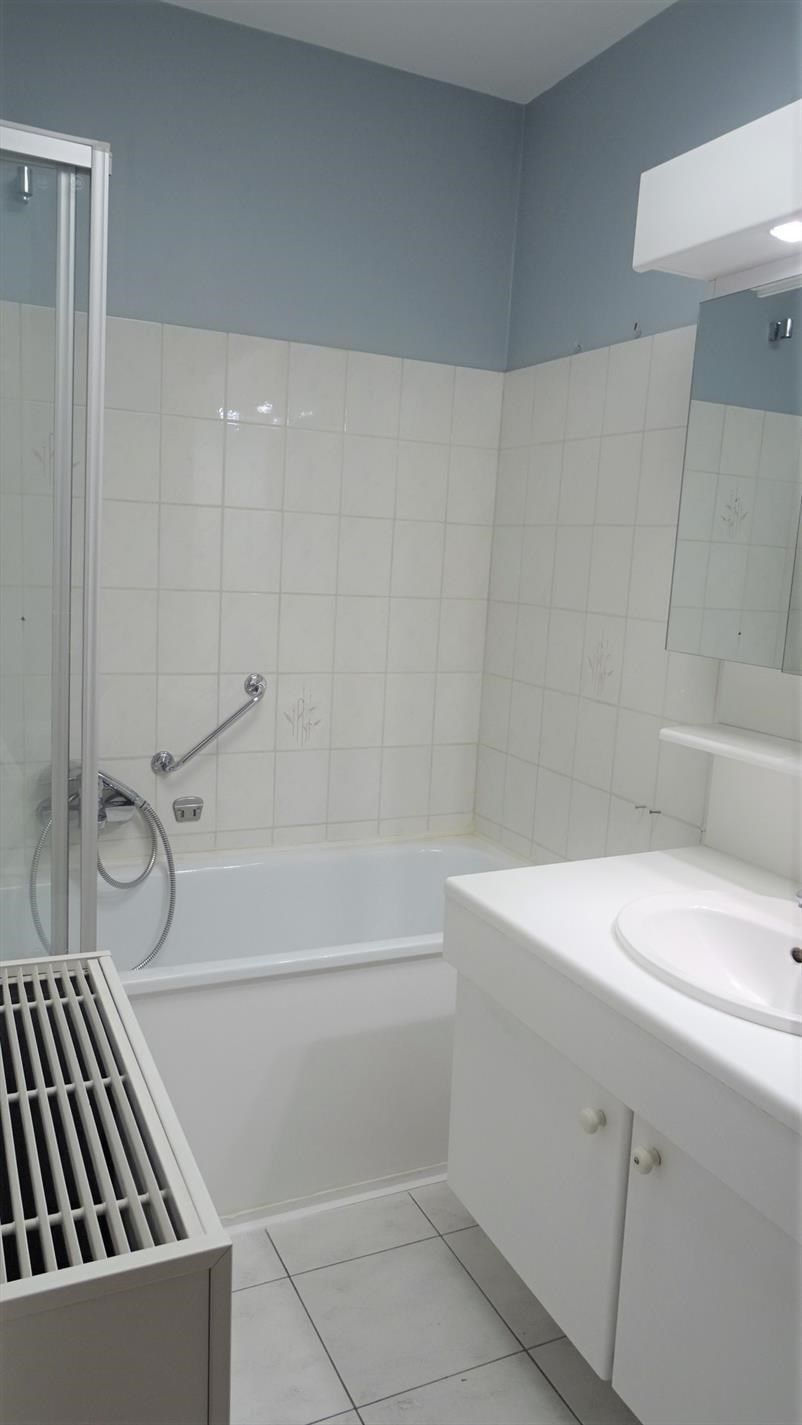 Ruim app. met 2 slpks, terras, optionele garage en kelder foto 7