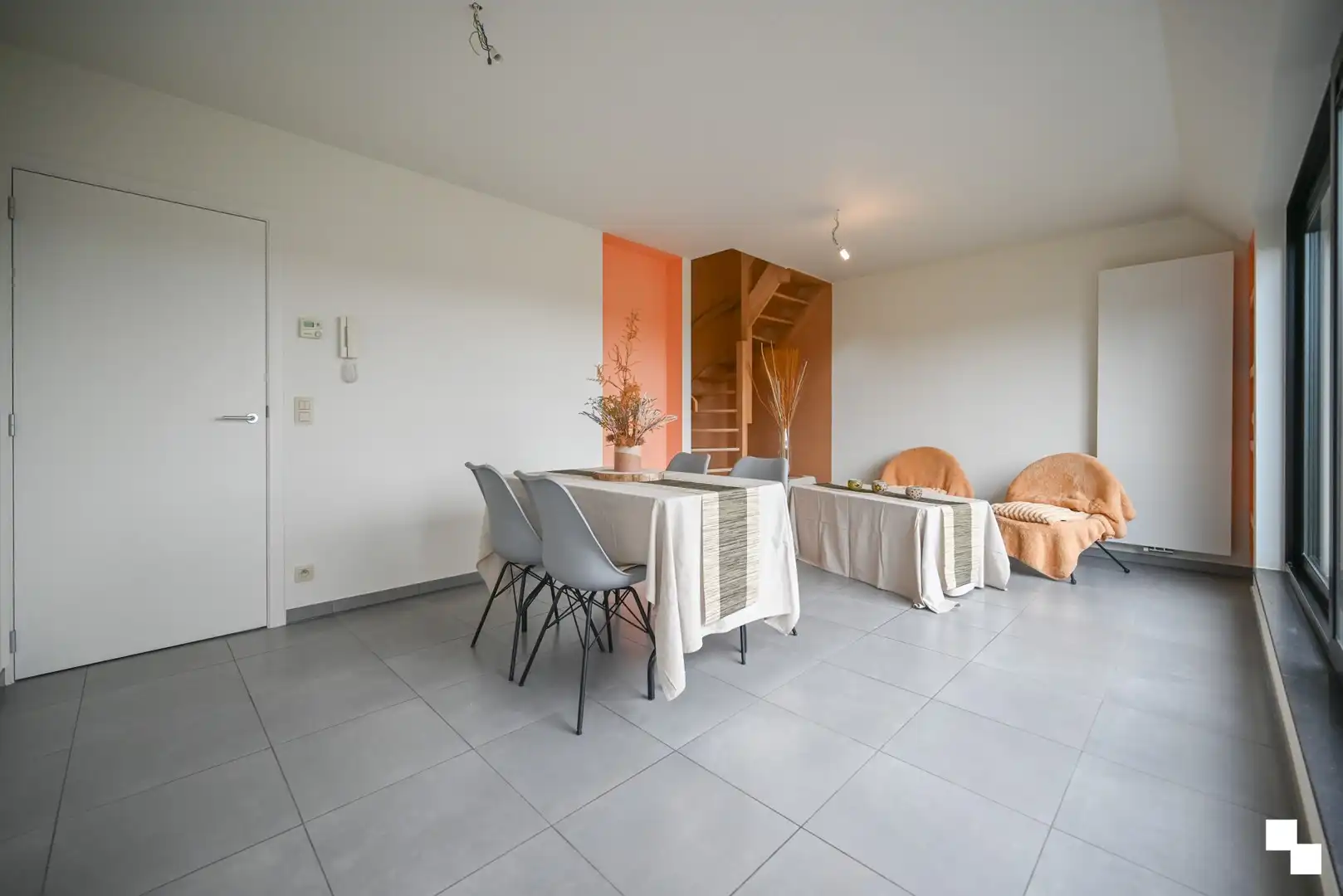Duplex appartement met garage en twee staanplaatsen nabij centrum Izegem foto 6