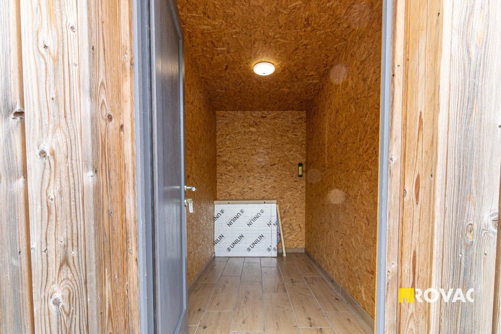 Gerenoveerde hoekwoning met 2 slaapkamers, tuin en uitweg.  foto 28