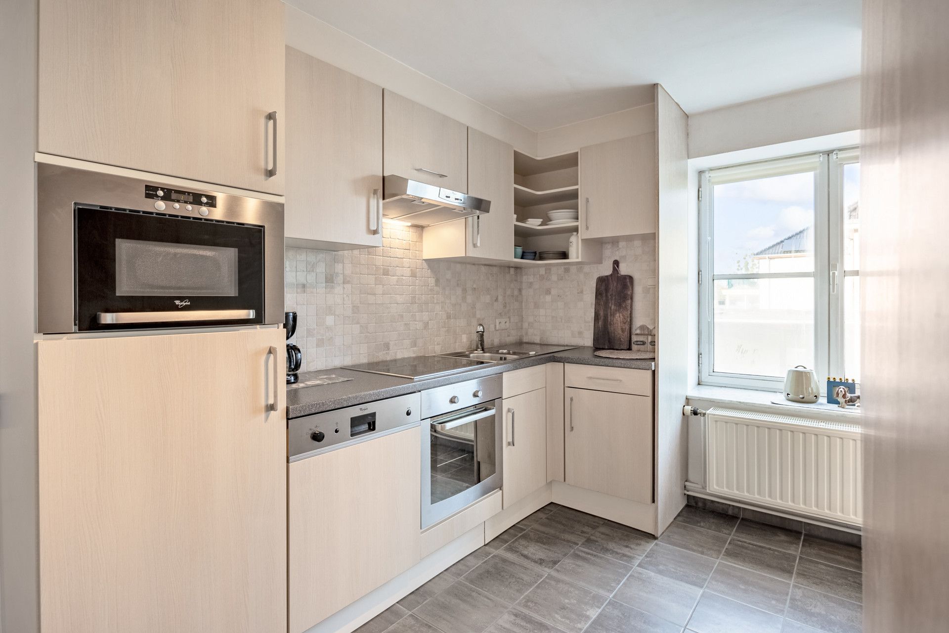 GEBOUW BESTAANDE UIT APP, 3 KANTOORVLOEREN & WERKPLAATS TE BILZEN. foto 17