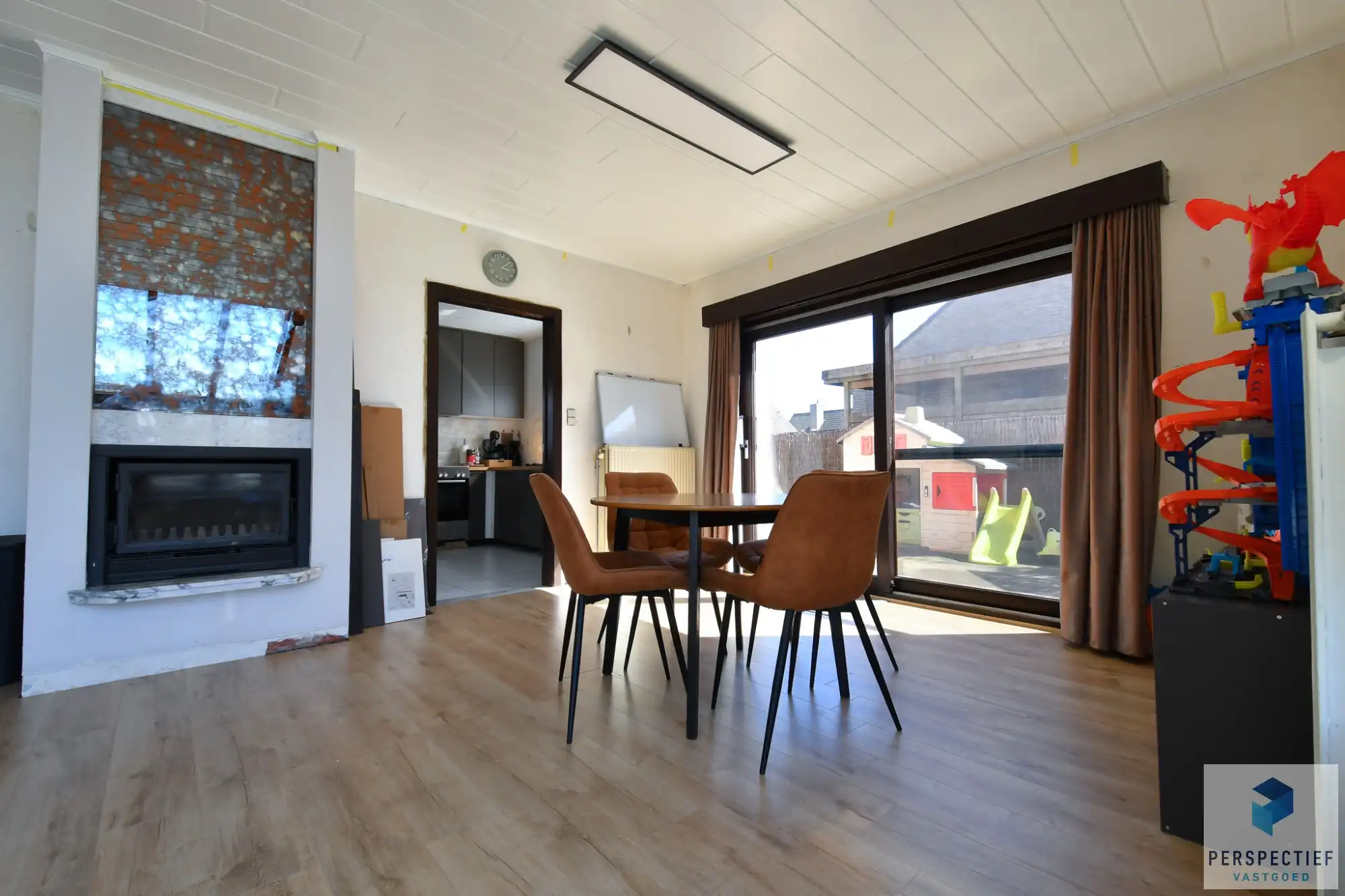 Centraal gelegen ruime woning met 3 slaapkamers - garage en grote tuin op 615 m² foto 12