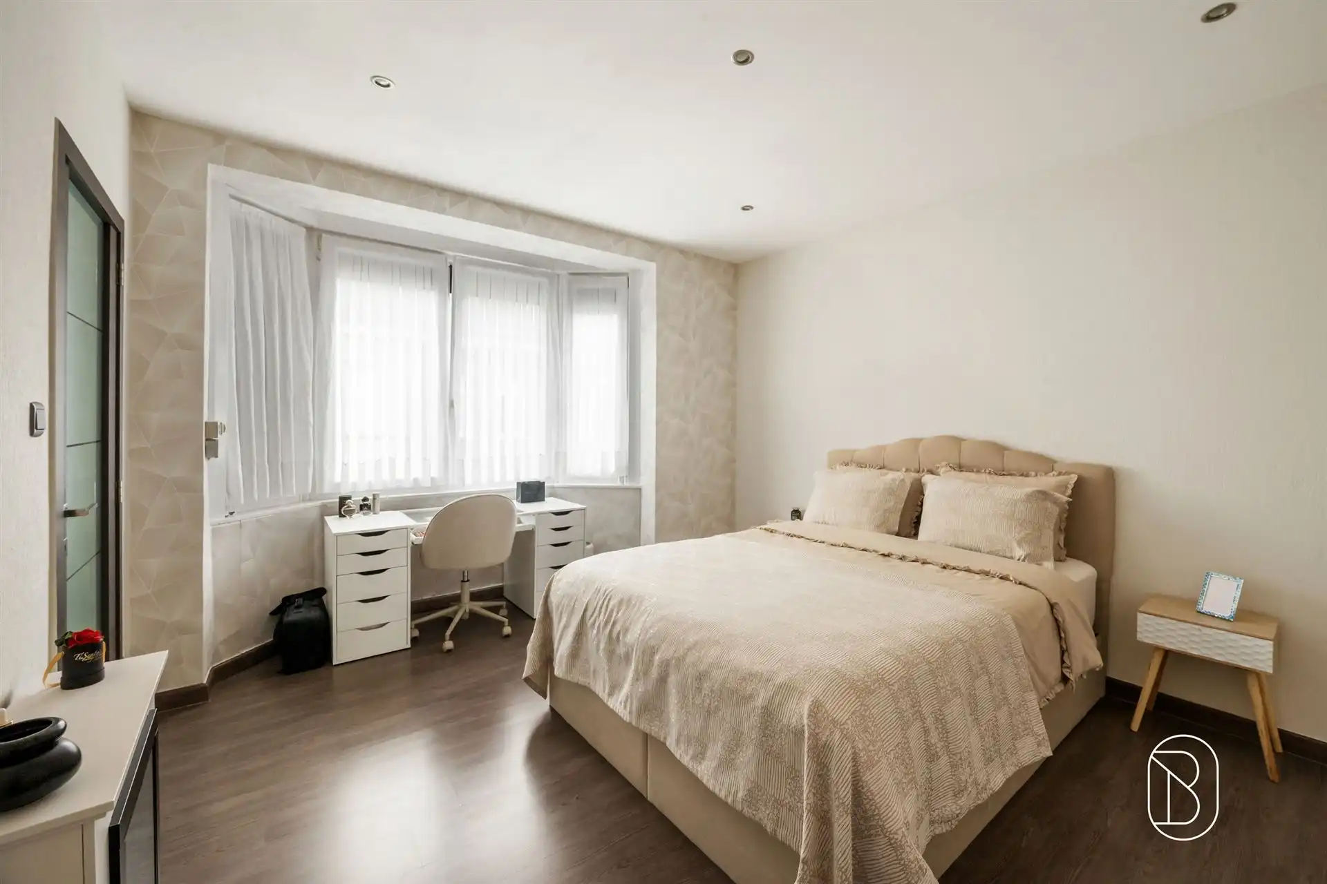 Ruime instapklare woning met 4 slpk, garage/atelier & tuin! foto 17