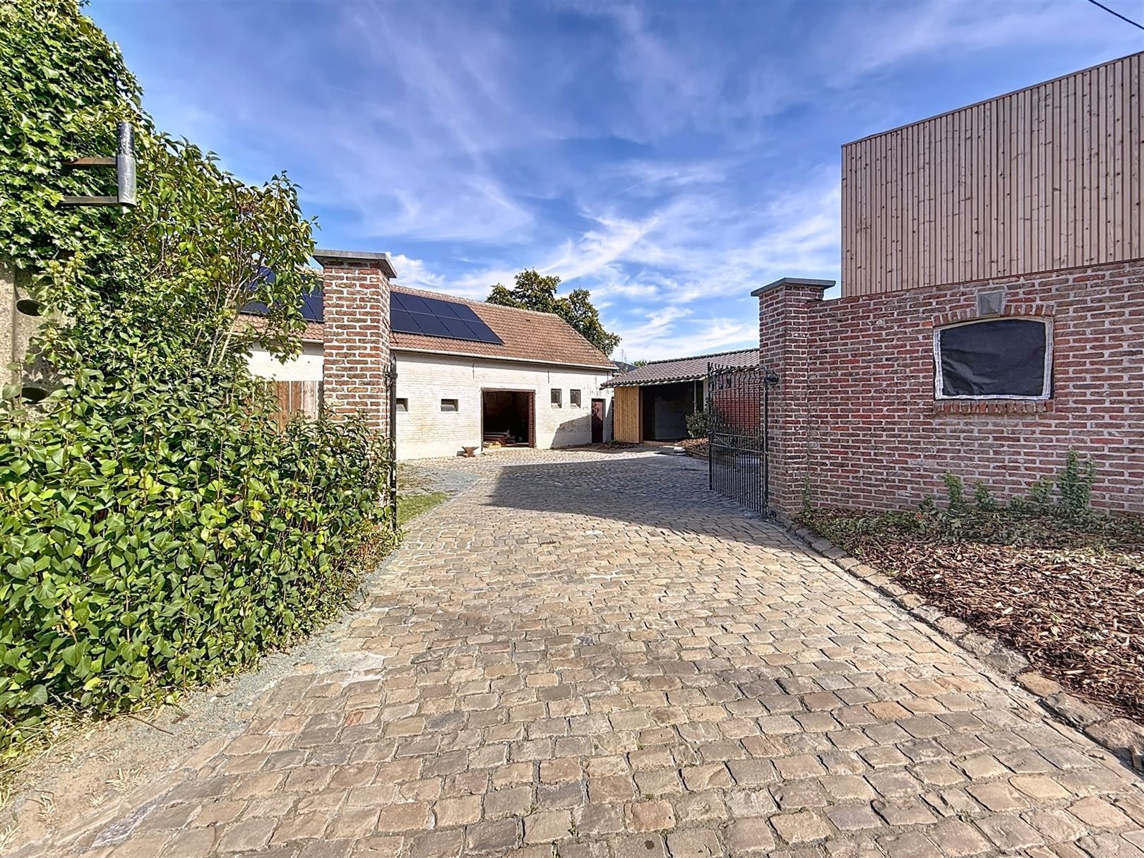 Energiezuinige, volledig gerenoveerde hoeve met bijgebouwen, 7a 83ca foto 38