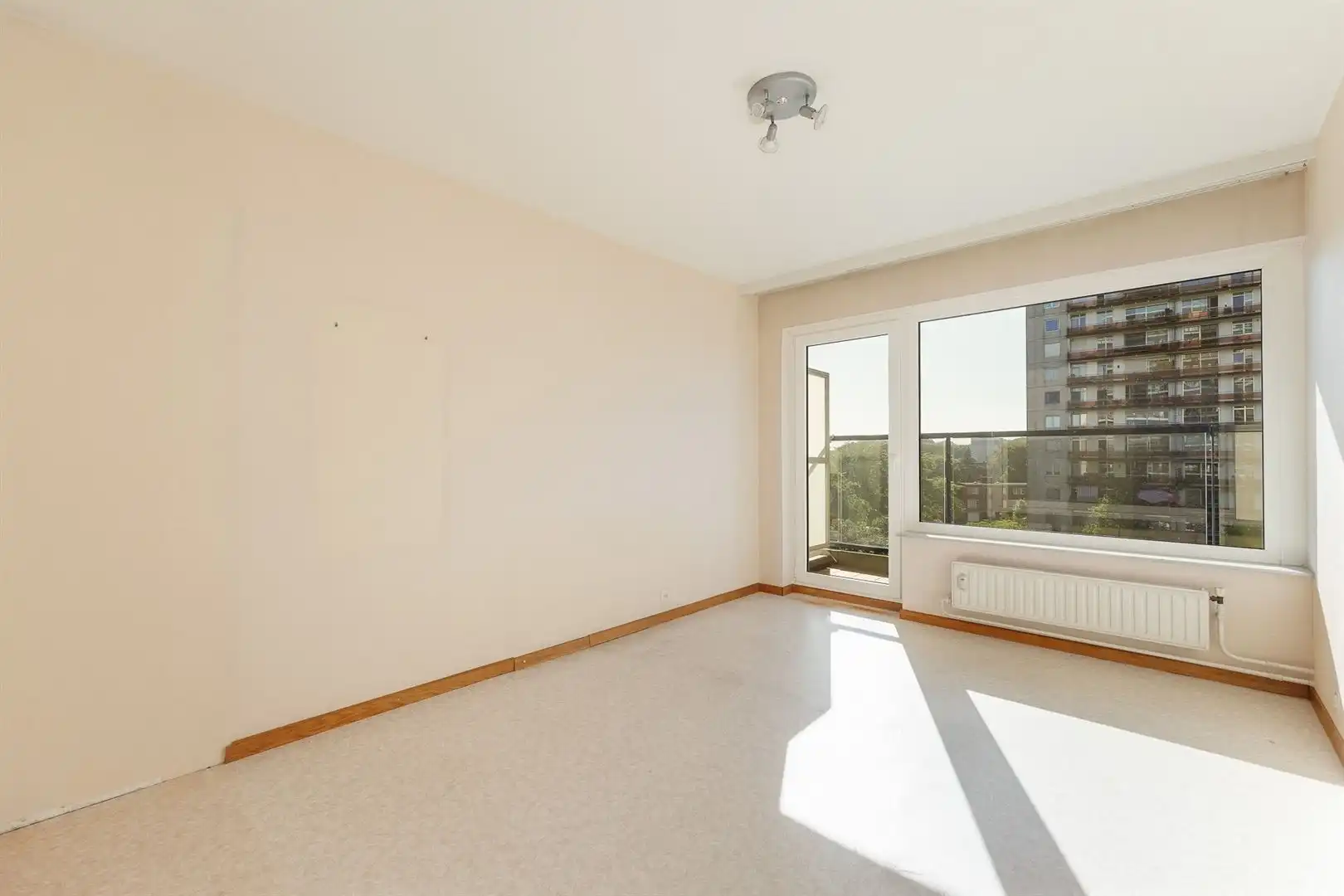 Lichtrijk appartement met panoramisch uitzicht, groot terras en parking foto 23