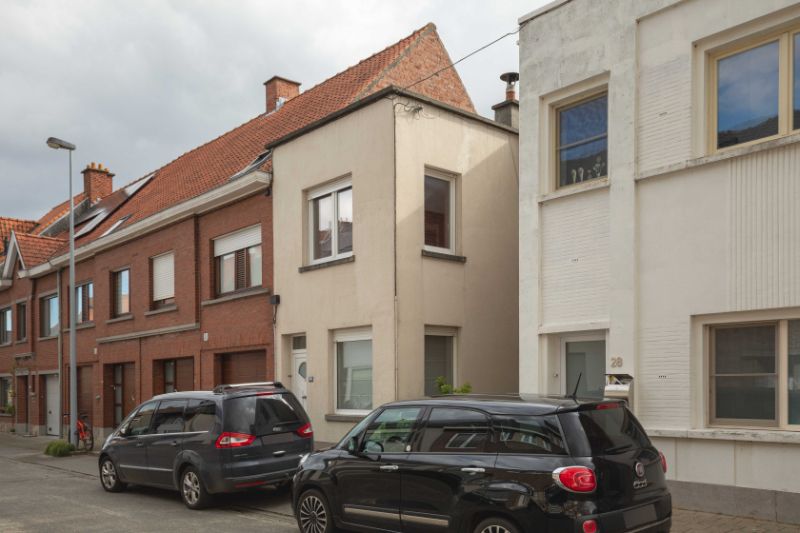 Roeselare-stadskern. Toffe charmante stadswoning, dichtbij Geytepark en Aldi, heeft 3 slaapkamers, leuke tuin. Ideale betaalbare woning als starterswoning/ investering. Check de voordelen! foto 5