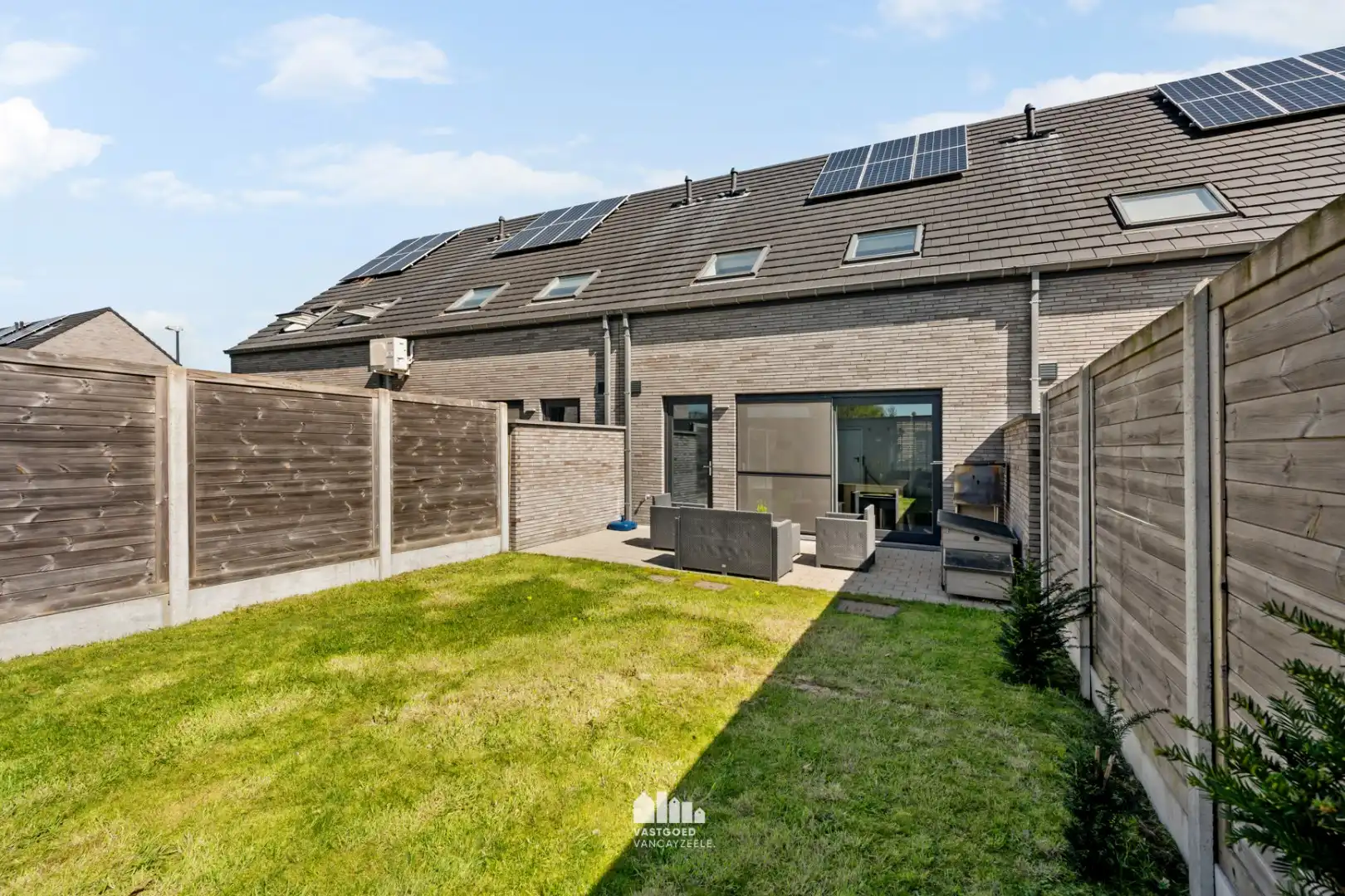 Recente nieuwbouwwoning (2020) met zonnige tuin, garage en uitweg foto 25