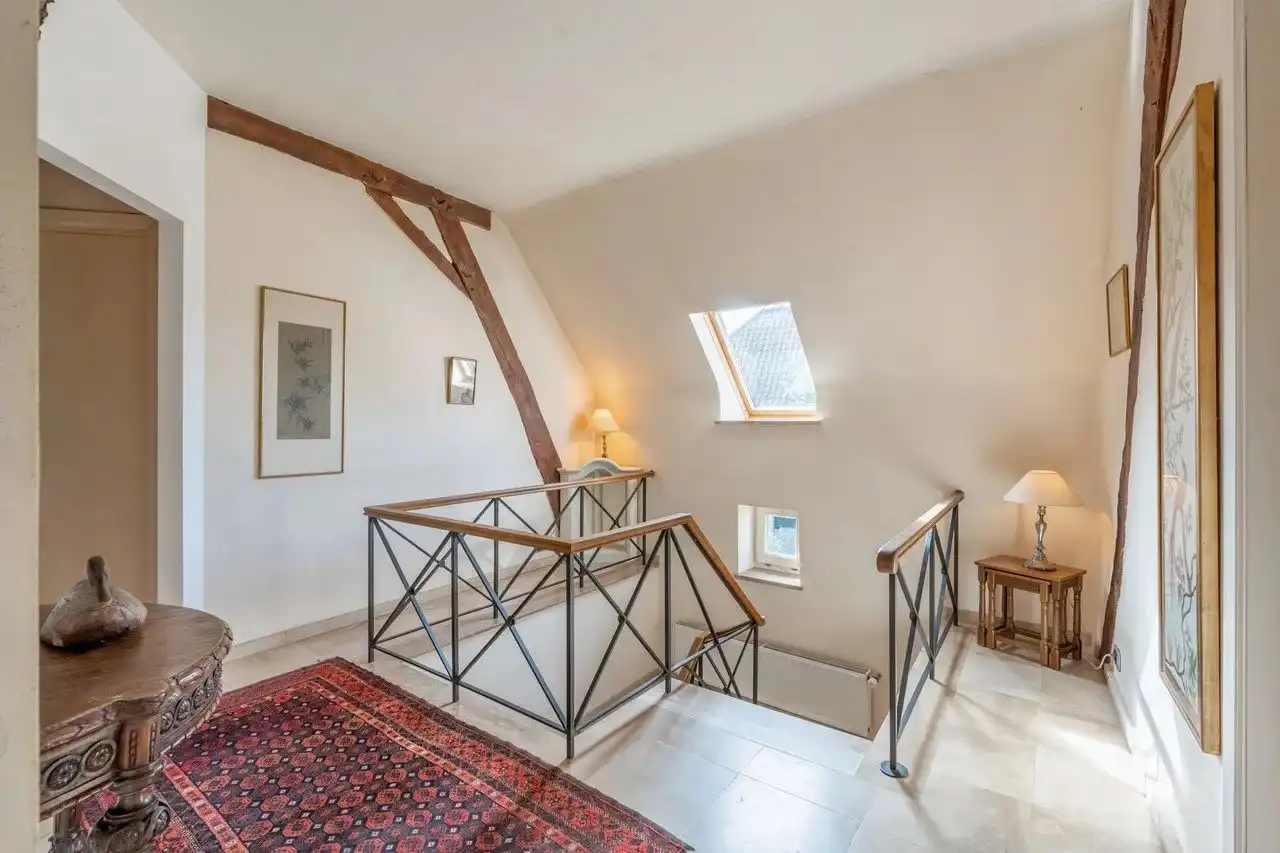 Karaktervolle vierkantshoeve met ruime binnenkoer foto 20