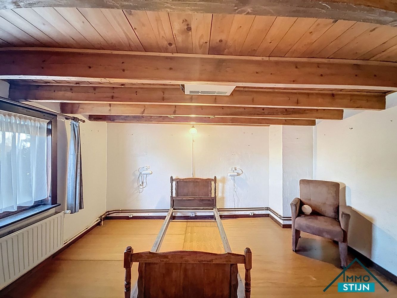 Ruime te renoveren woning met veel potentieel foto 11