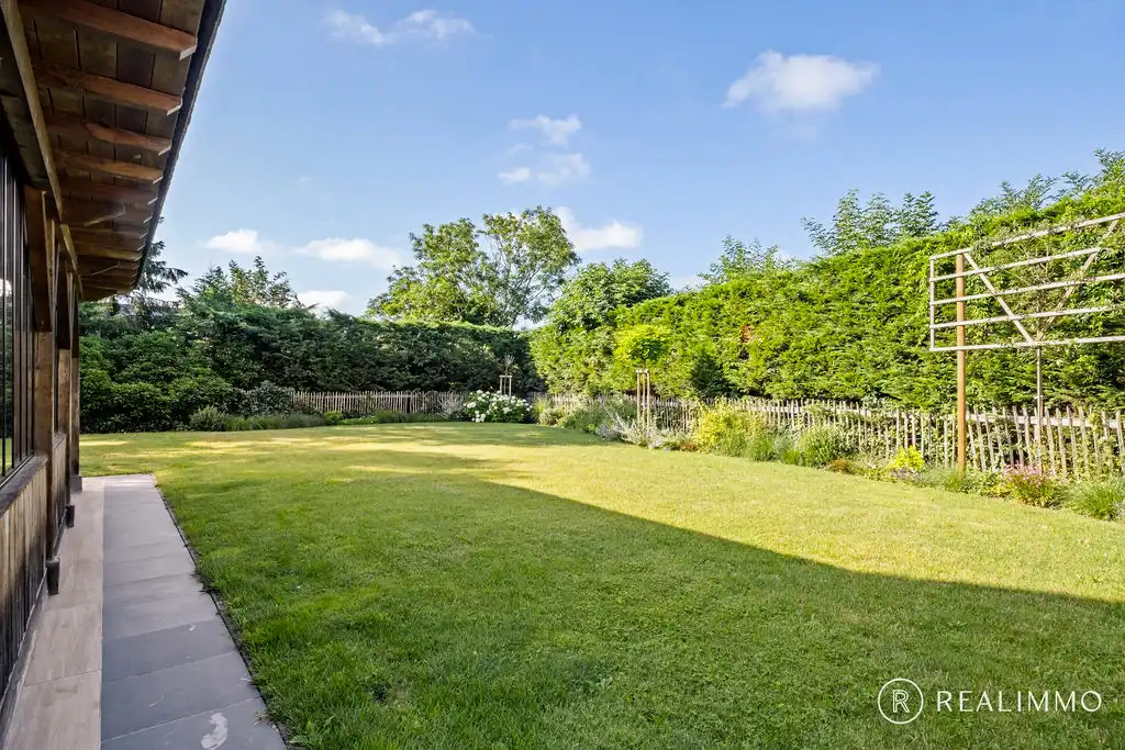 Exclusieve villa met ruime woonoppervlakte en rustige ligging! foto 3