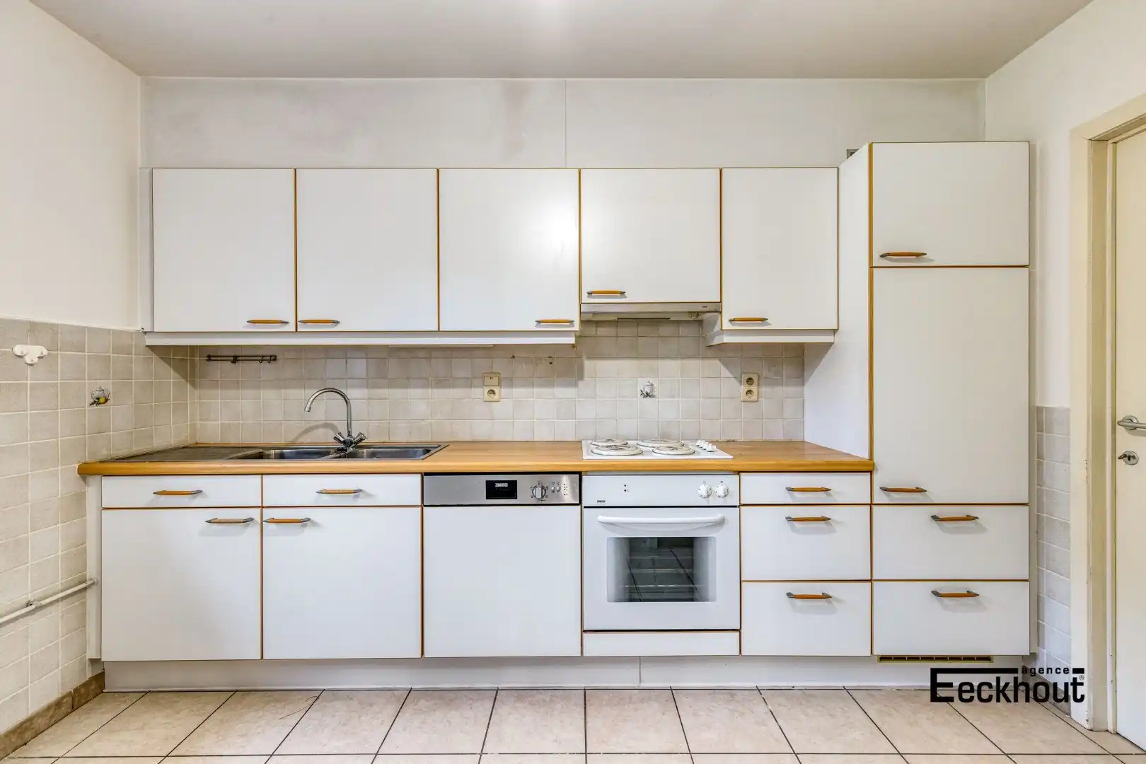 Zeer ruim appartement met 3 slaapkamers, groot terras en achterliggende, royale garagebox! foto 7