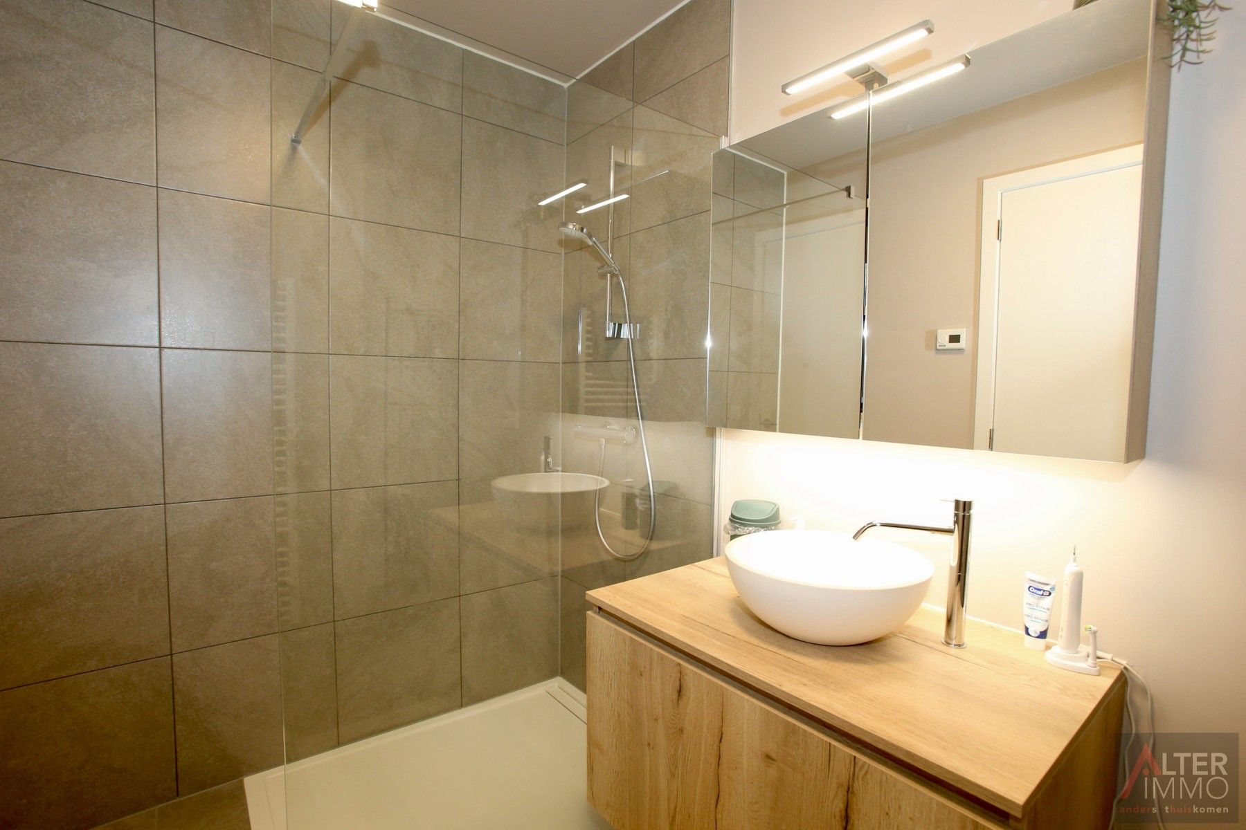 Recent en instapklaar appartement (104m2 NBO) met 2 slaapkamers en 2 terrassen in "Residentie Stadspoort" op een boogscheut van Hasselt centrum. foto 14