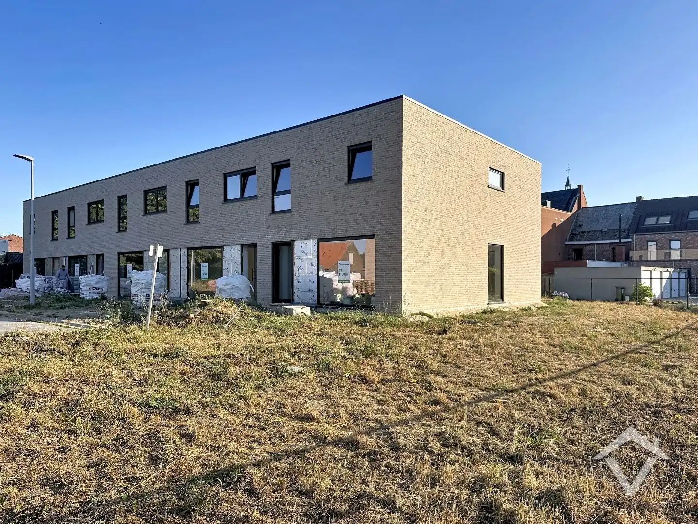 Woning met 3 slaapkamers en carport te Proven  foto {{pictureIndex}}