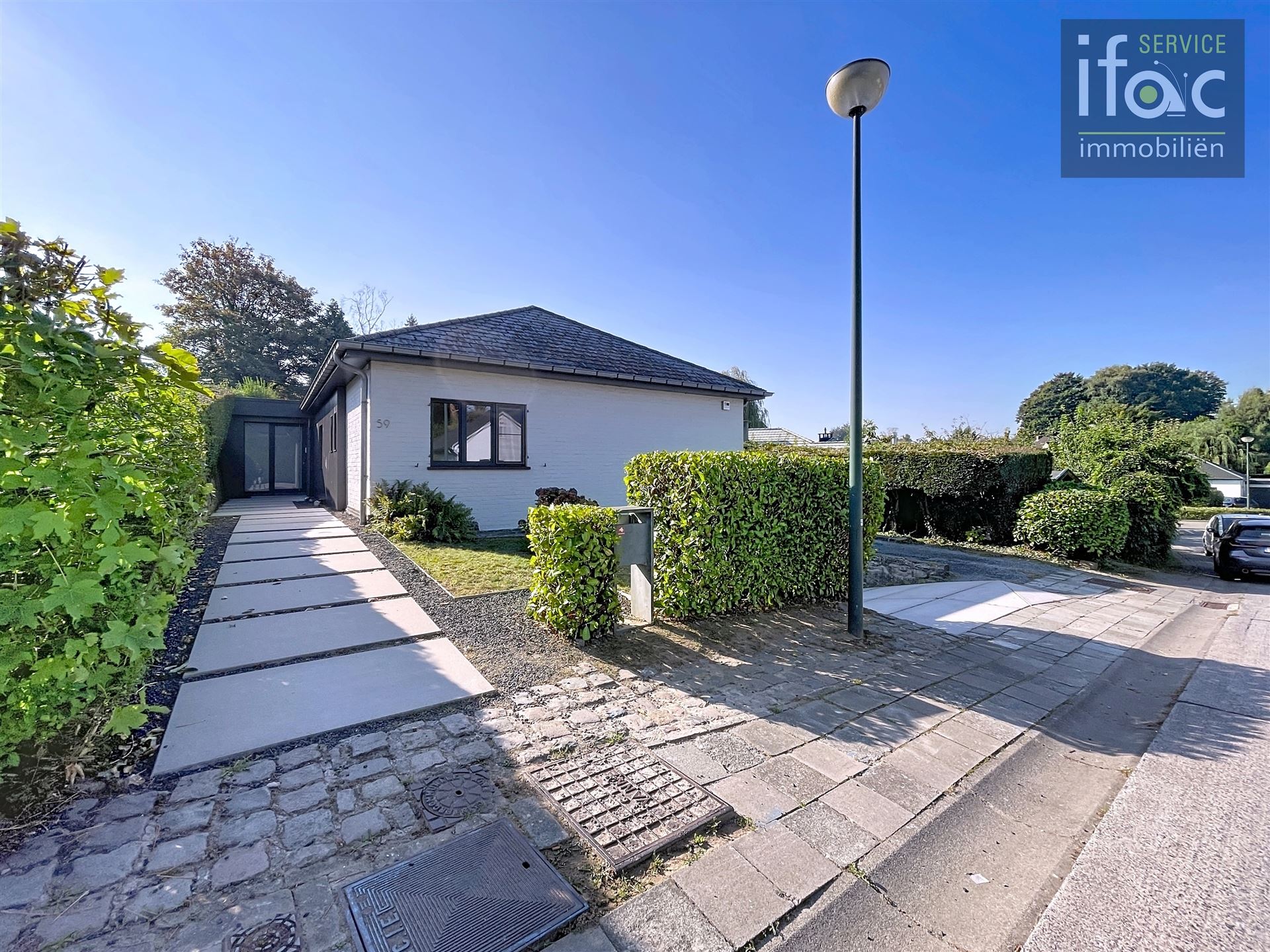 Gerenoveerde villa met 4 ruime slaapkamers foto {{pictureIndex}}