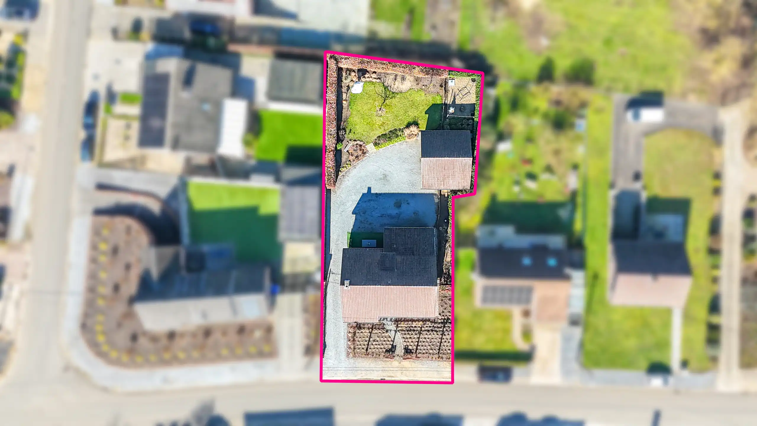 Instapklare gezinswoning met 5slpks, dubbele garage en tuin! foto 57