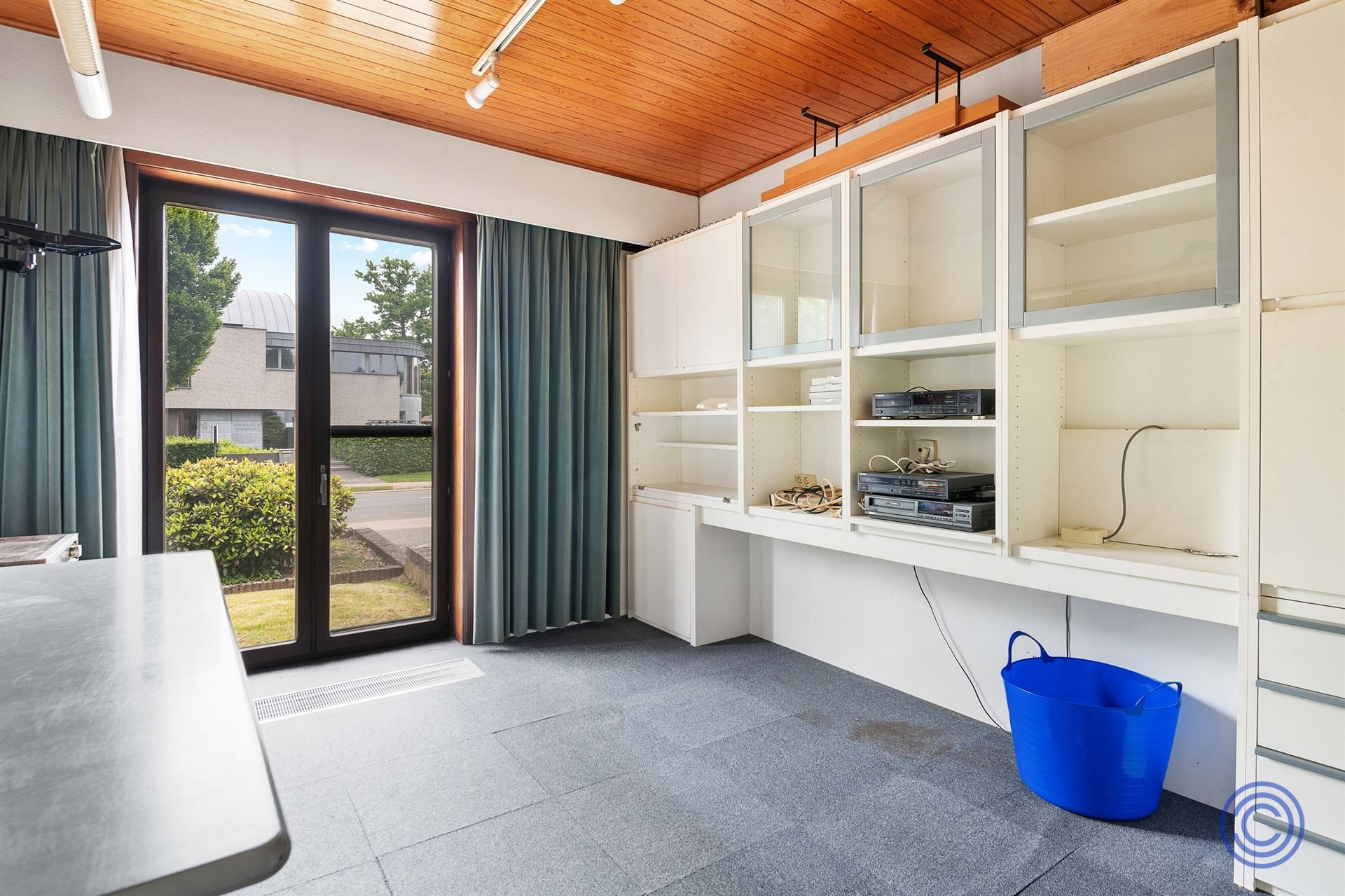 Te renoveren 3-slpk woning met west georiënteerde tuin! foto 11