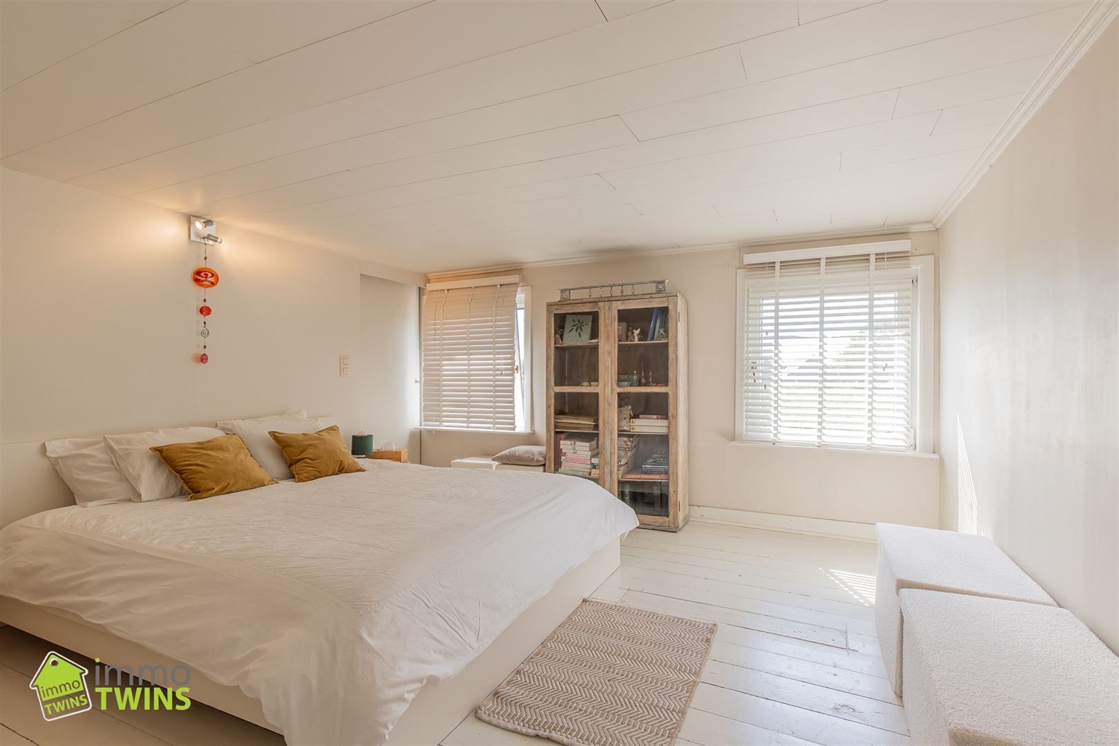 Halfopen bebouwing met karakter, comfort én een droomtuin! foto 11