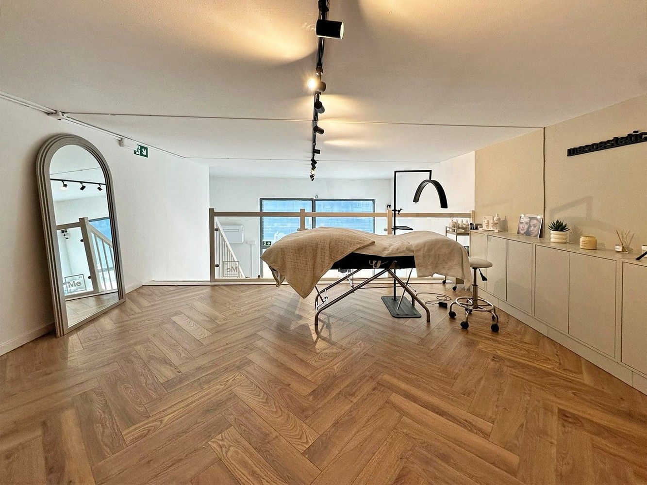 Zeer ruime en lichtrijke handelsgelijkvloers in Deurne! foto 4