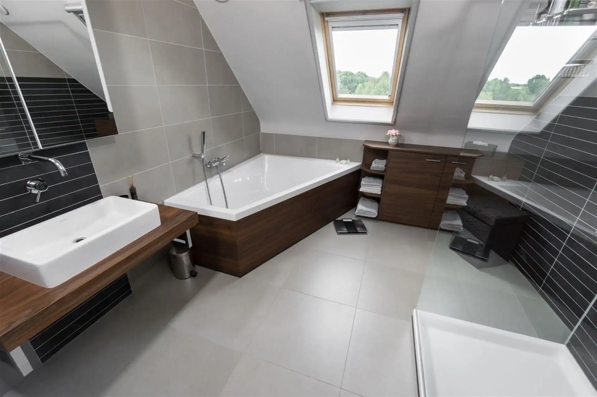 Lichtrijk dakappartement met 2 slpks, terras en garage (+€29.000) foto 11