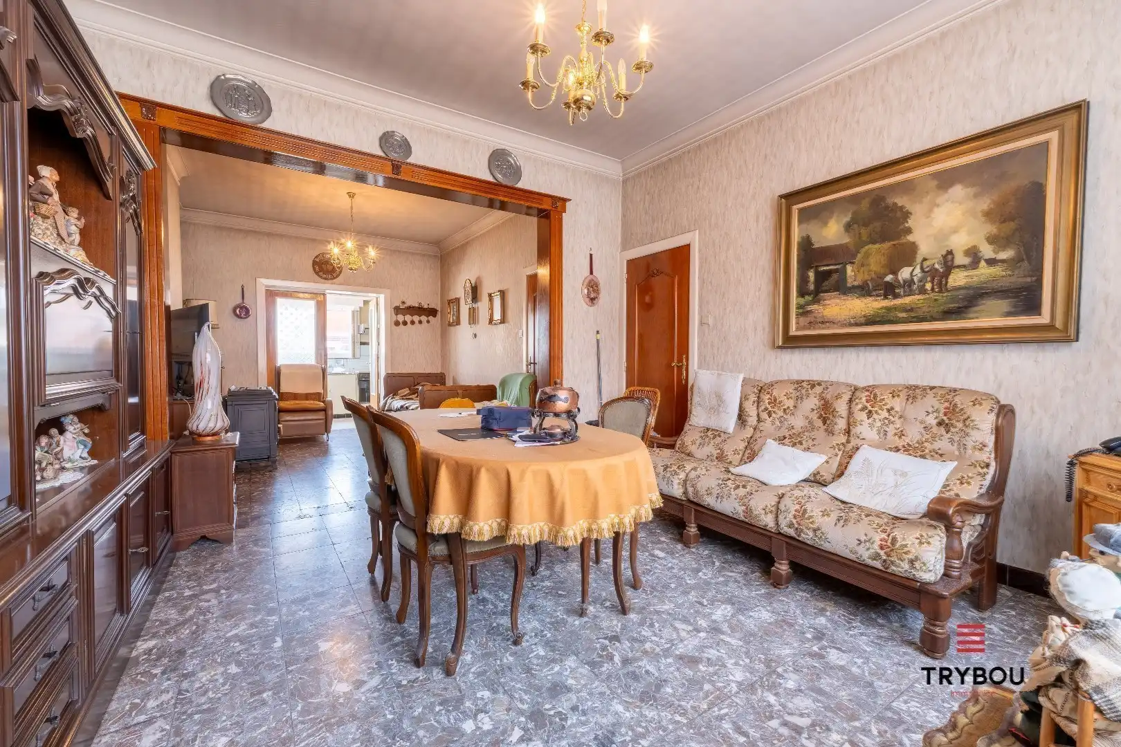 Centraal gelegen, degelijke woning met drie ruime slaapkamers foto 2