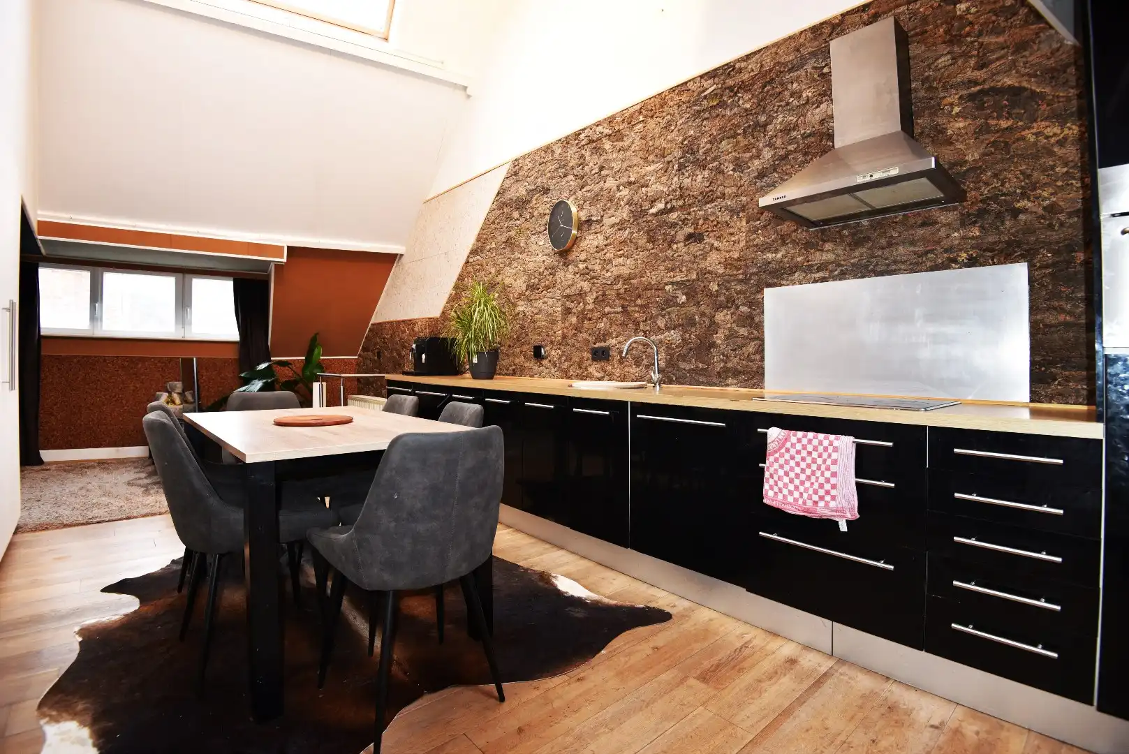 Rijwoning met zonnige tuin nabij centrum Maldegem. foto {{pictureIndex}}