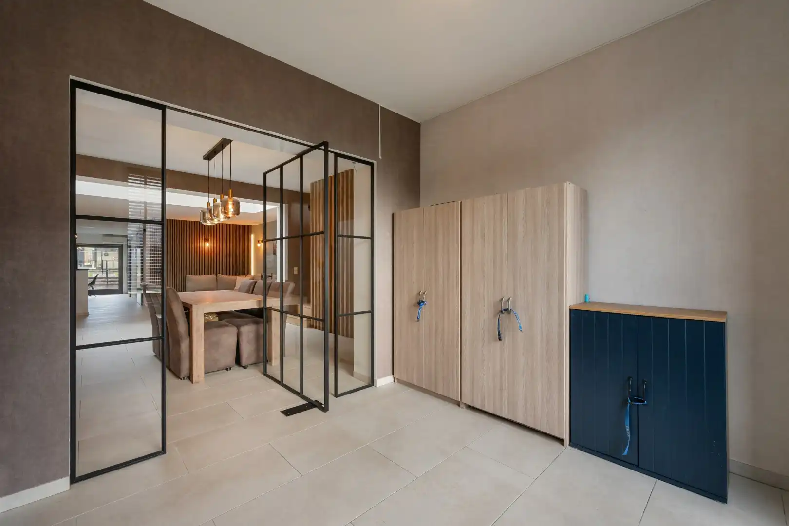 Instapklare woning met 3 slaapkamers en achterliggend tiny house in Geluwe foto 9