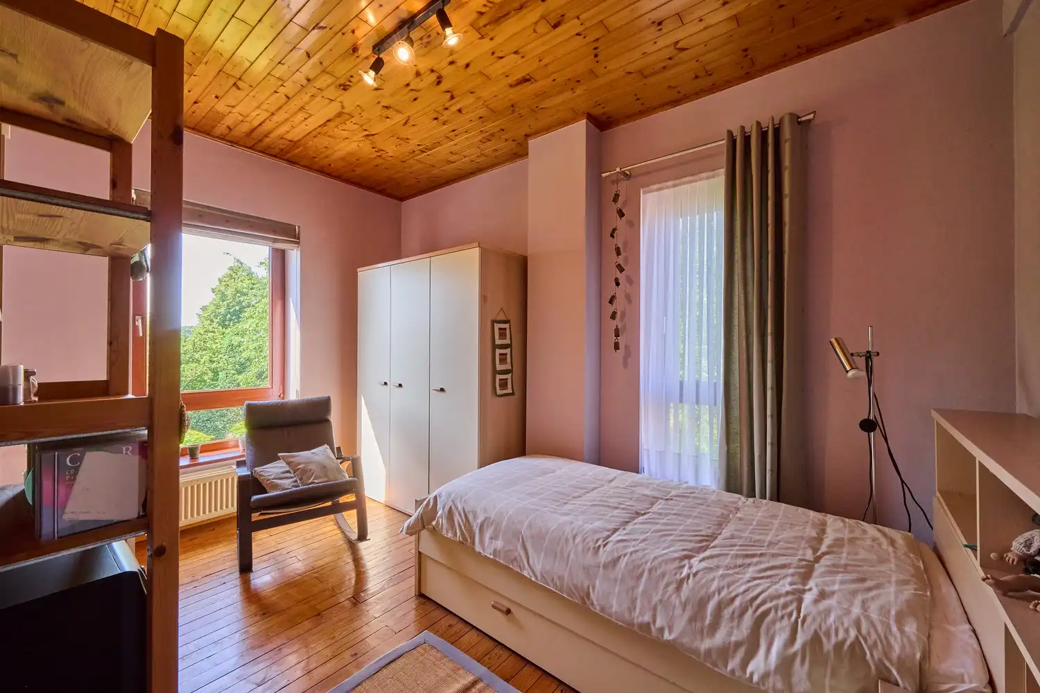 Karaktervolle energiecorrecte vrijstaande woning met praktijkruimte, 4/5 slaapkamers en zuidgerichte parktuin foto 18