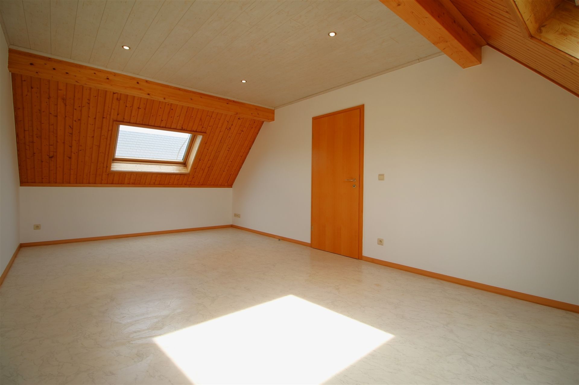 Woning met 4-5 slpk, tuin en garage foto 19