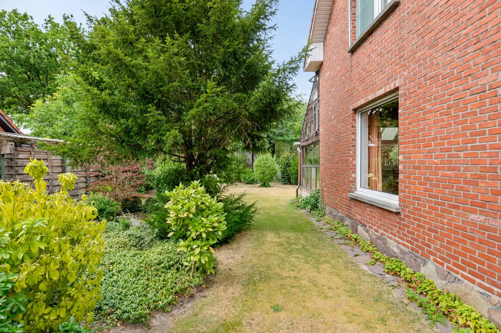 Vrijstaande gezinswoning met prachtige tuin in Brasschaat foto 6
