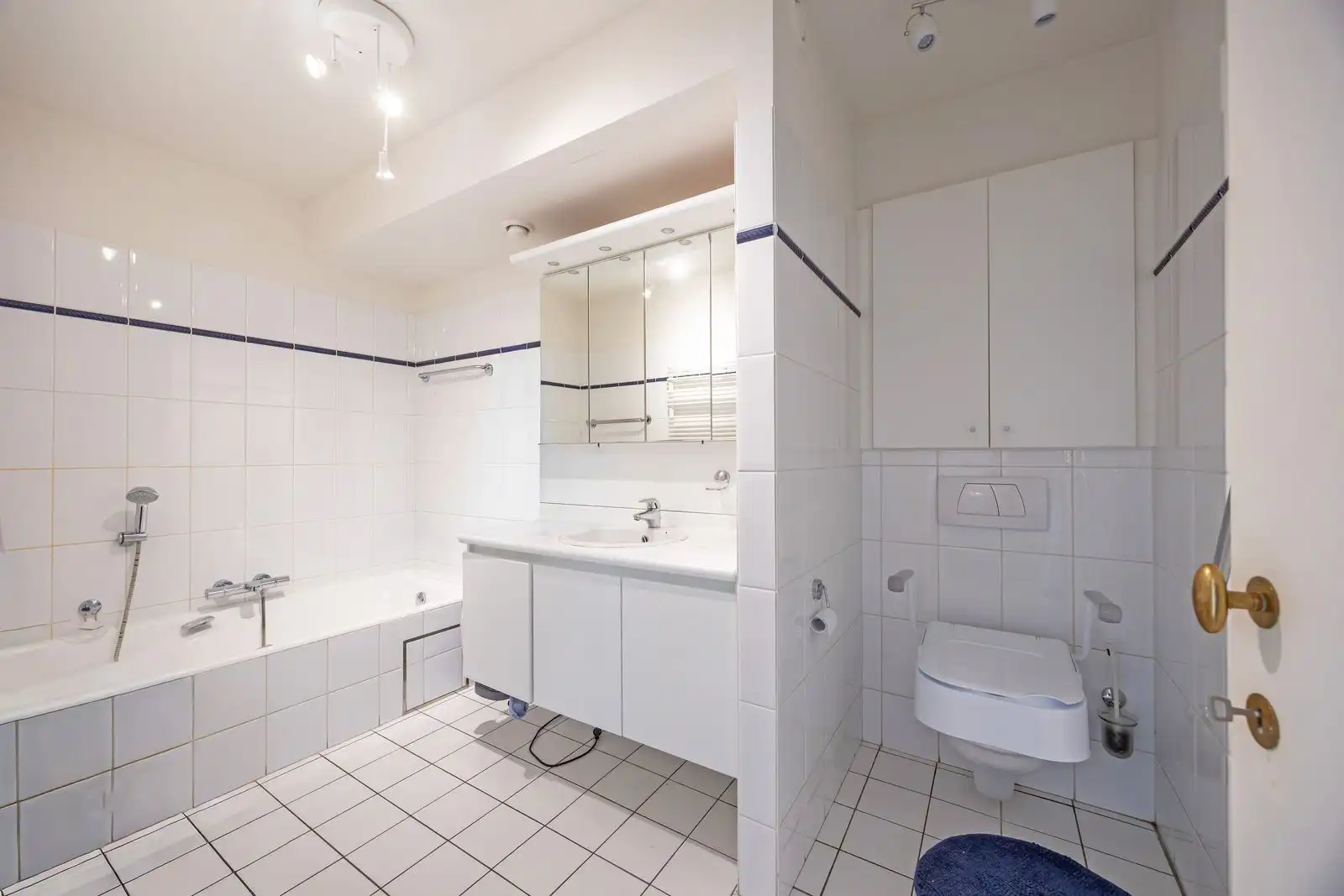 Uniek en royaal appartement met 2 slpk én zonnig leefterras dichtbij zee. foto 15