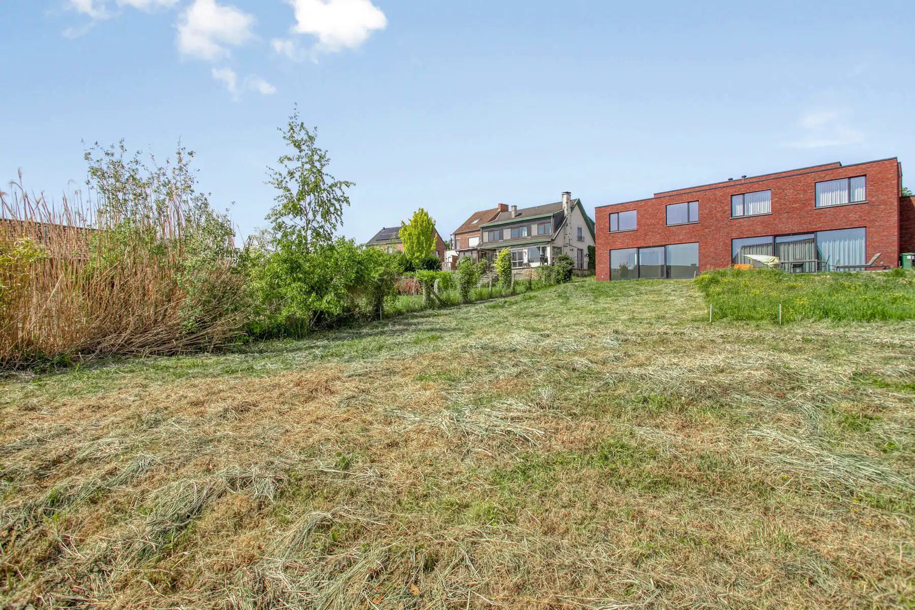 Ruime HOB met garage, tuin & 3 slaapkamers op toplocatie! foto 2