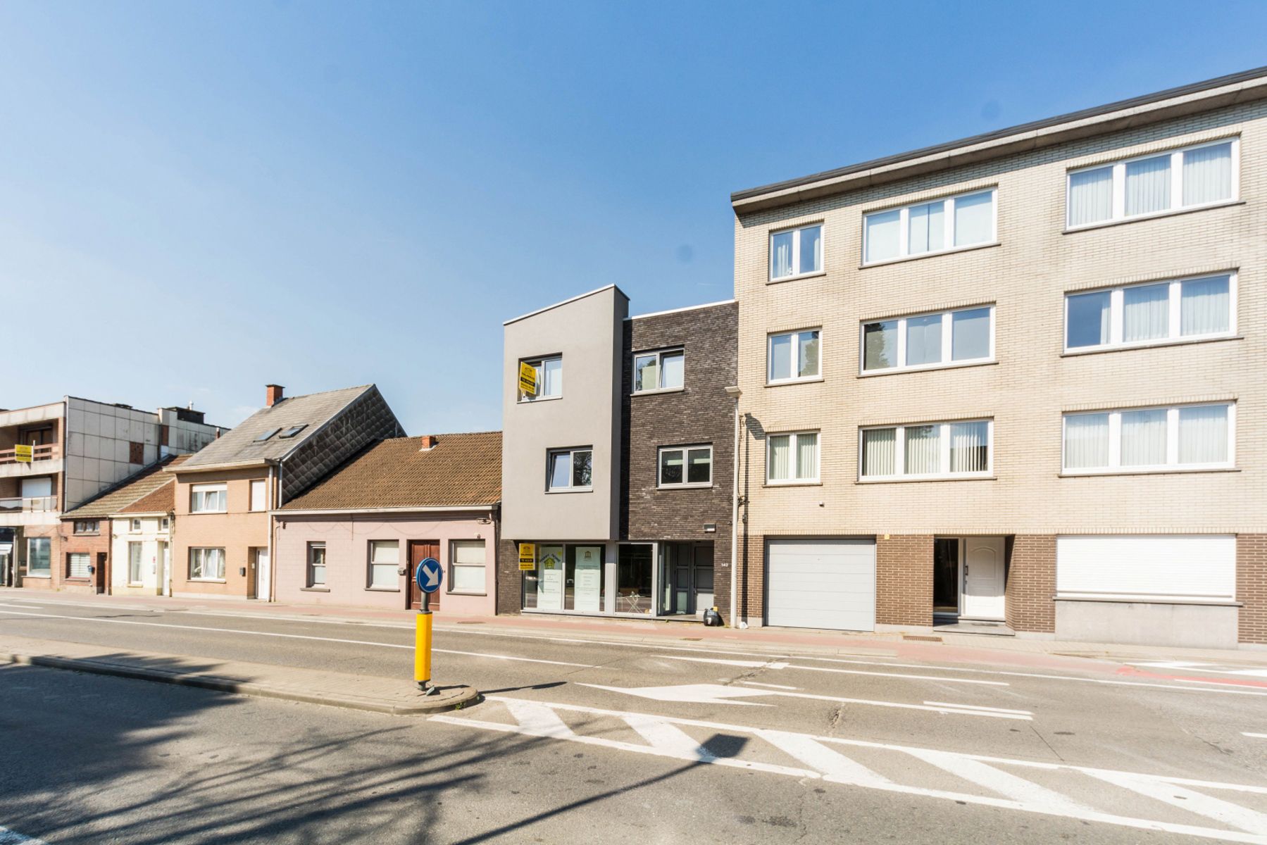 Een kantoor- of handelsruimte met parking in recent gebouw foto 3