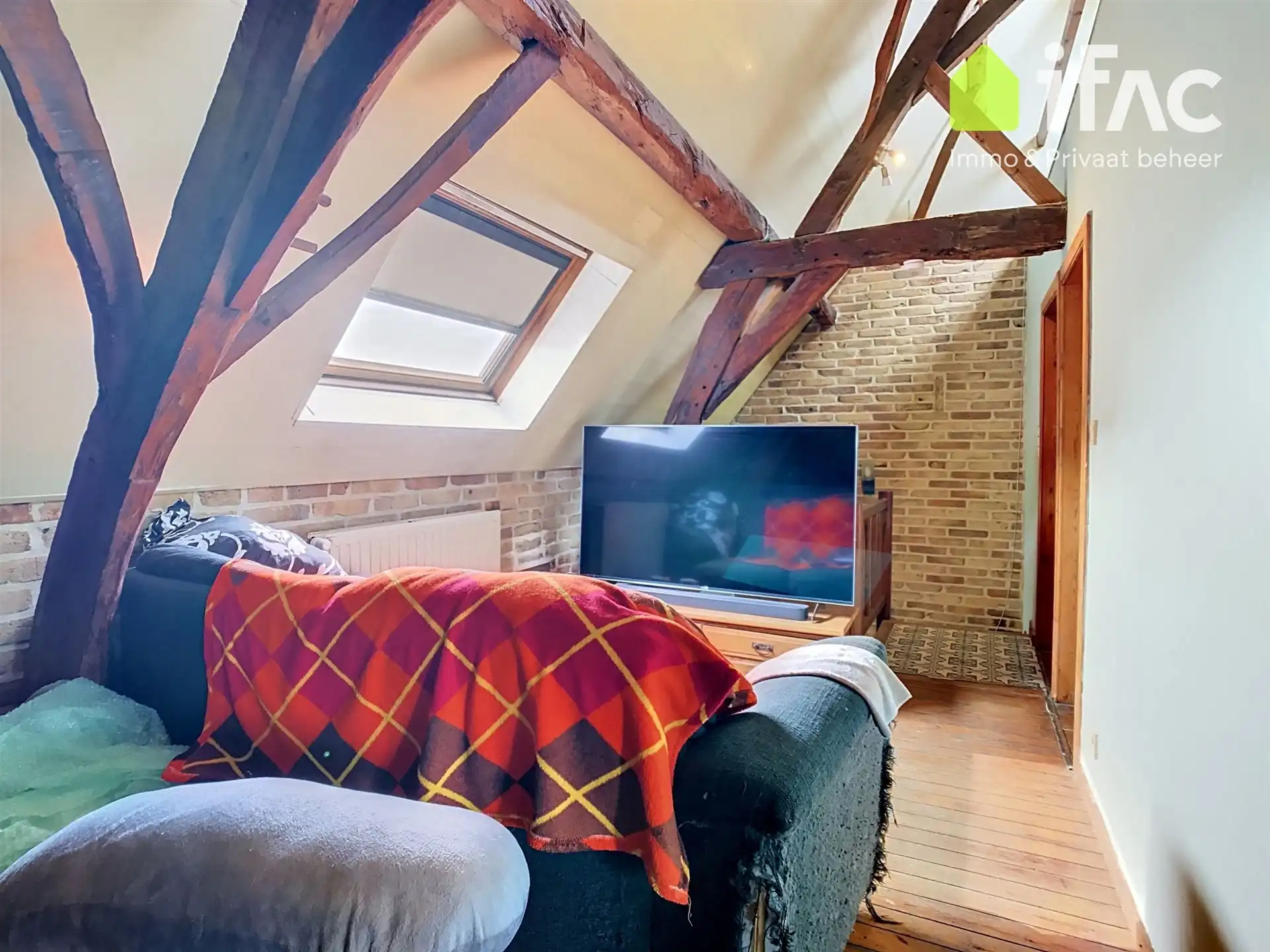 Handelspand met appartement, feestzaal en tuin foto 32