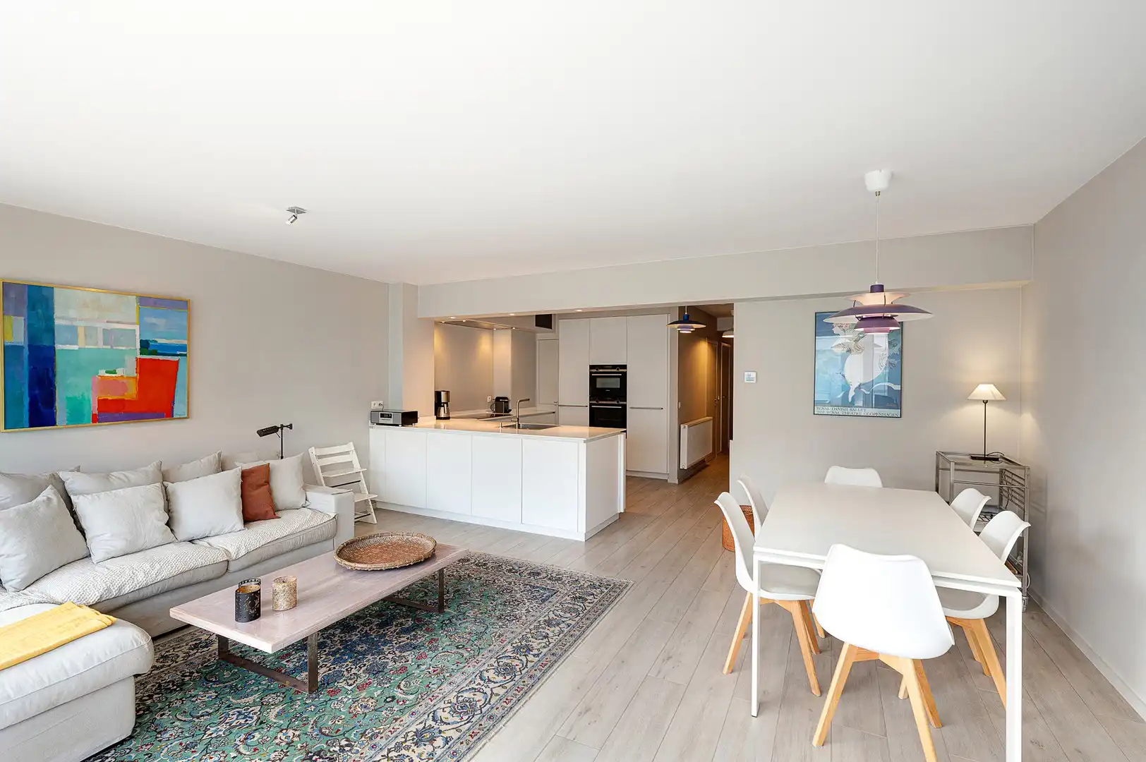 Appartement met twee slaapkamers en prachtig zijdelings zeezicht. foto 5