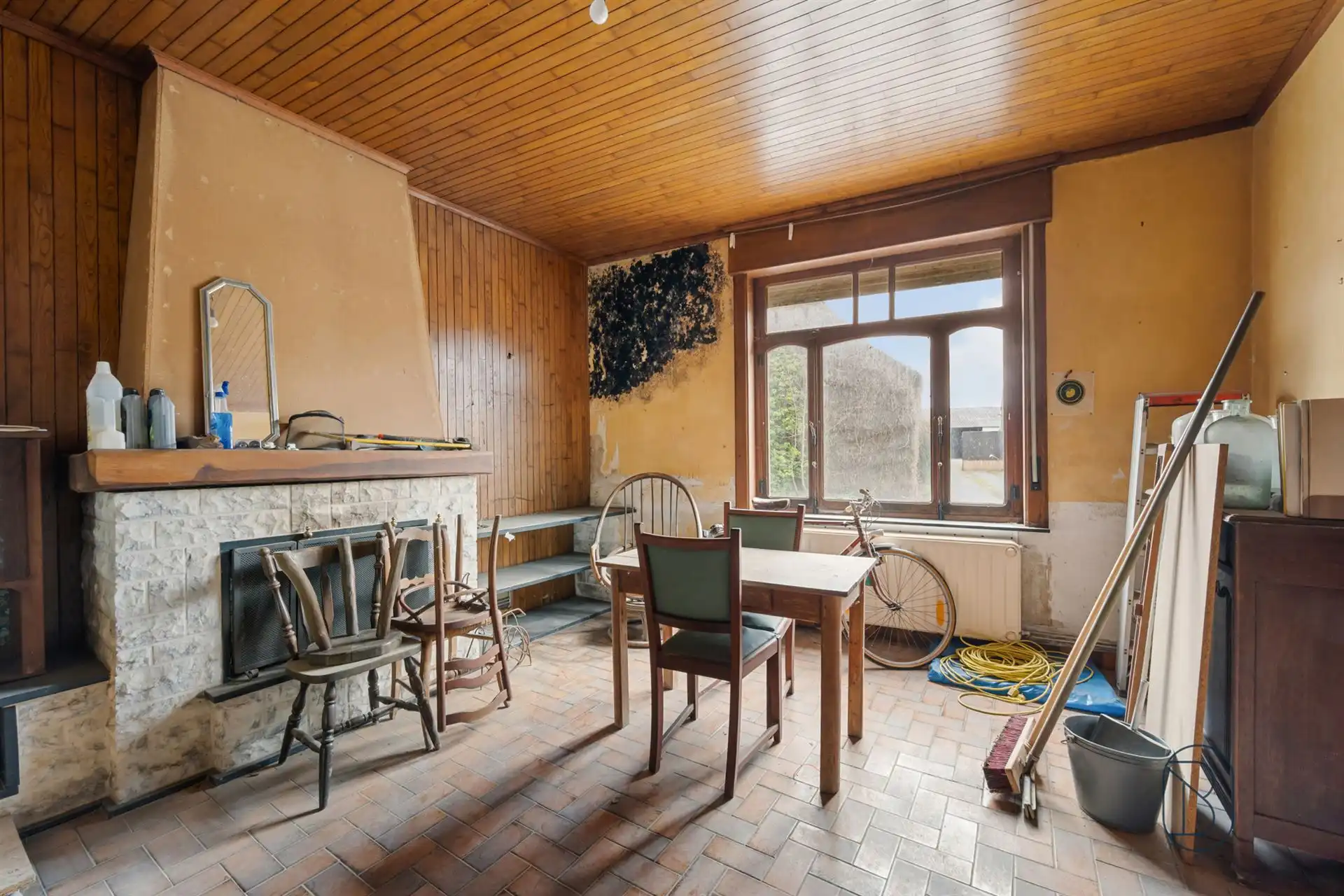 Totaal te renoveren woning met bijgebouwen op 1570m2 foto 11