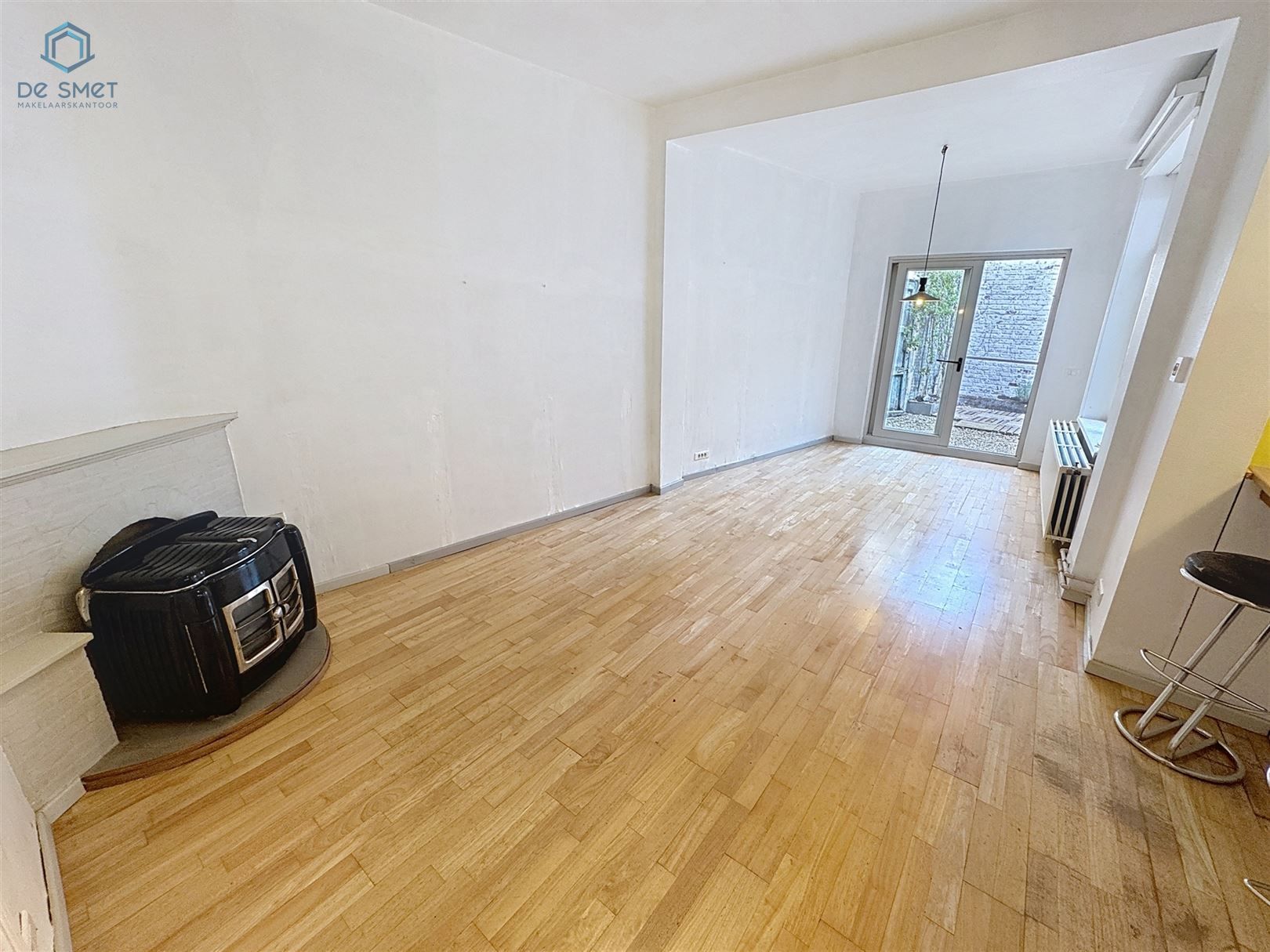 Instapklaar herenhuis met 3 slaapkamers, garage en royaal terras in het hart van Meerbeke foto 7