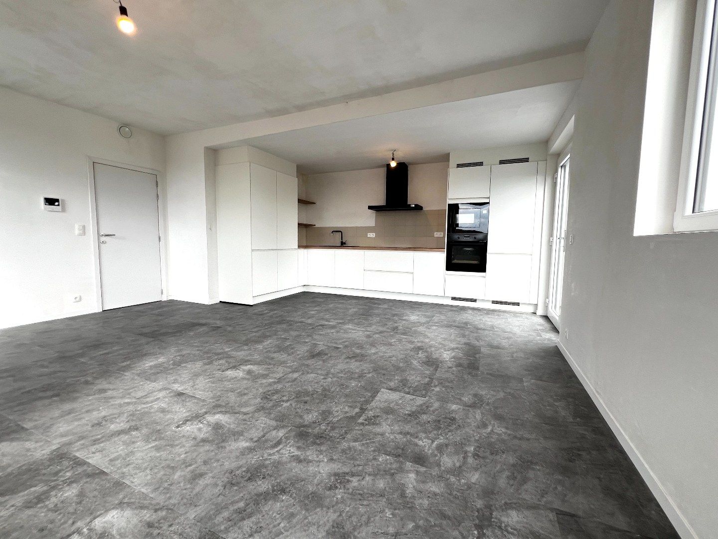 Energiezuinig en instapklaar appartement te huur in hartje Harelbeke! foto 7