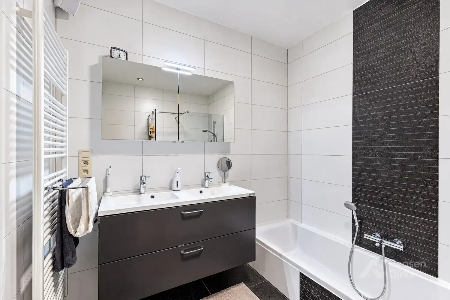 Luxe appartement (150m²) met 3 slaapkamers en 60m² terrassen te BREE. foto 25