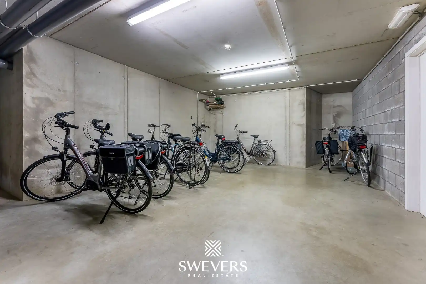 Ruim appartement net buiten Beringen-centrum met uitzicht rondom foto 22