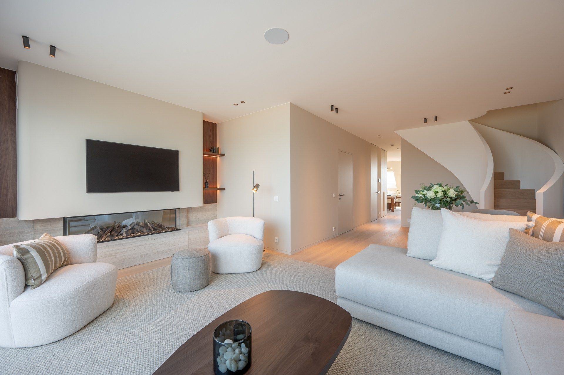 Exclusief nieuwbouw duplex appartement met frontaal zeezicht en royale terrassen nabij het Albertplein. foto {{pictureIndex}}