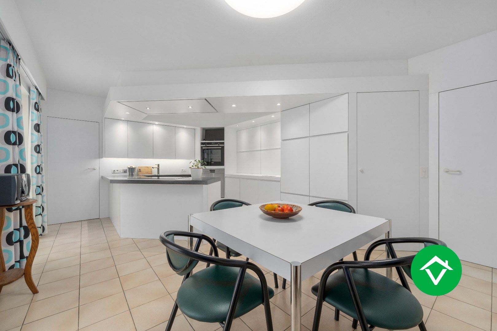 Rustig gelegen alleenstaande woning met bijgebouwen te Koekelare foto 8