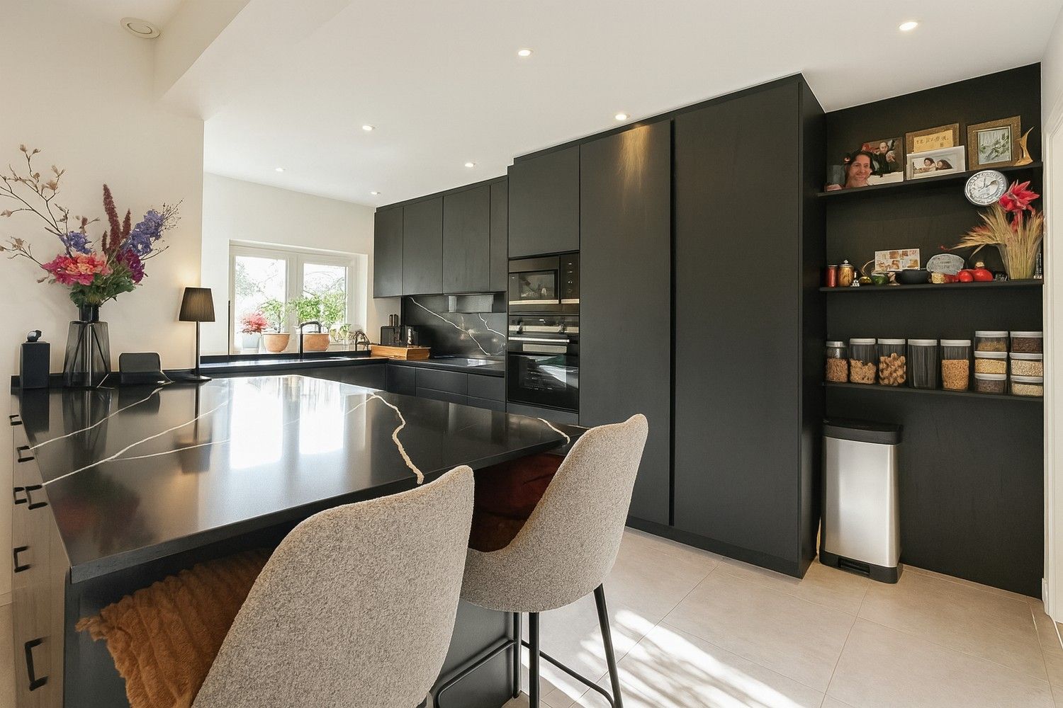 Charmante gerenoveerde woning op toplocatie in Neerharen (Lanaken) foto {{pictureIndex}}