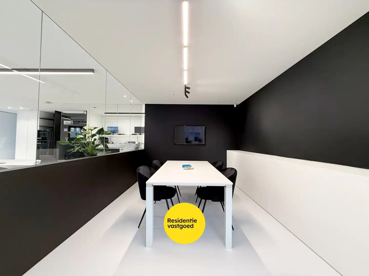 Instapklaar en hoogwaardig handelspand (122 m²) op topligging in Nieuwpoort Stad foto 9