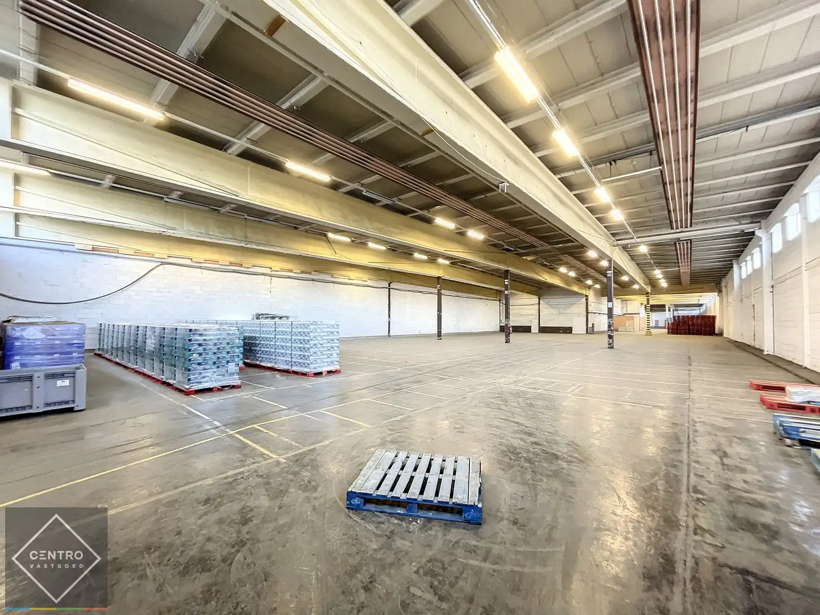 Opslagruimte (2.370,5m²) met 2 laadkaden en sectionaalpoort op industriezone "Herdersbrug" te Brugge. Vlakbij haven van Zeebrugge! foto 4