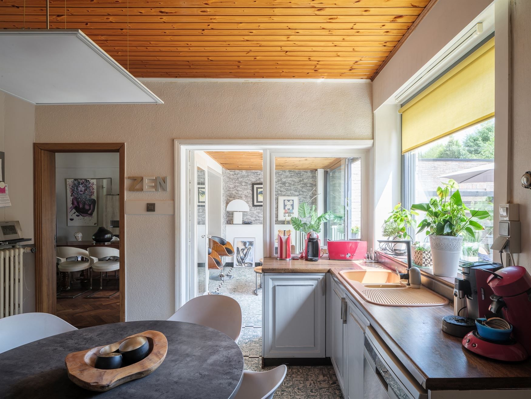 Ruime woning met karkater en zonnige tuin foto 9