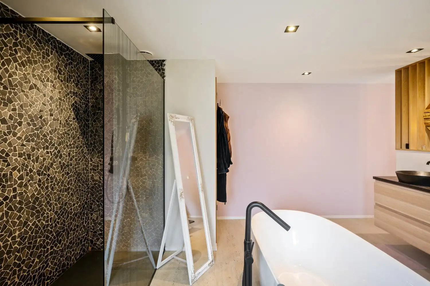 Prachtig gerenoveerde woning met zicht op de velden op een perceel van 1.187 m² foto 13