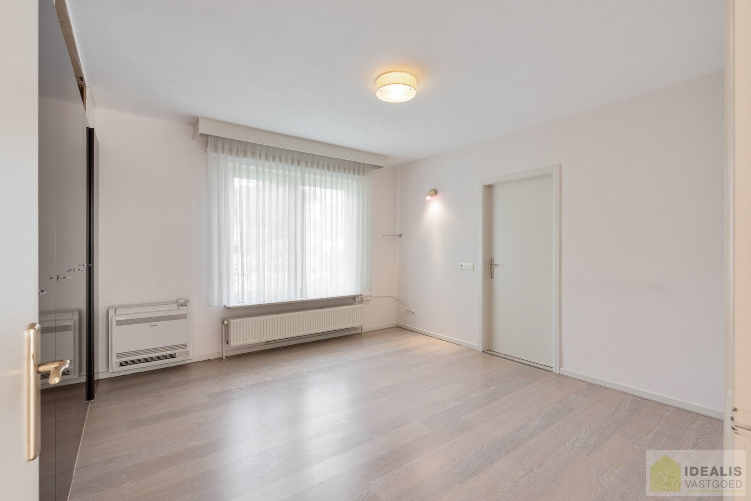 PERFECT ONDERHOUDEN VILLA OMRINGD DOOR PRACHTIGE TUIN OP UNIEKE EN GEGEERDE PLEK IN HARTJE ACHEL! foto 17